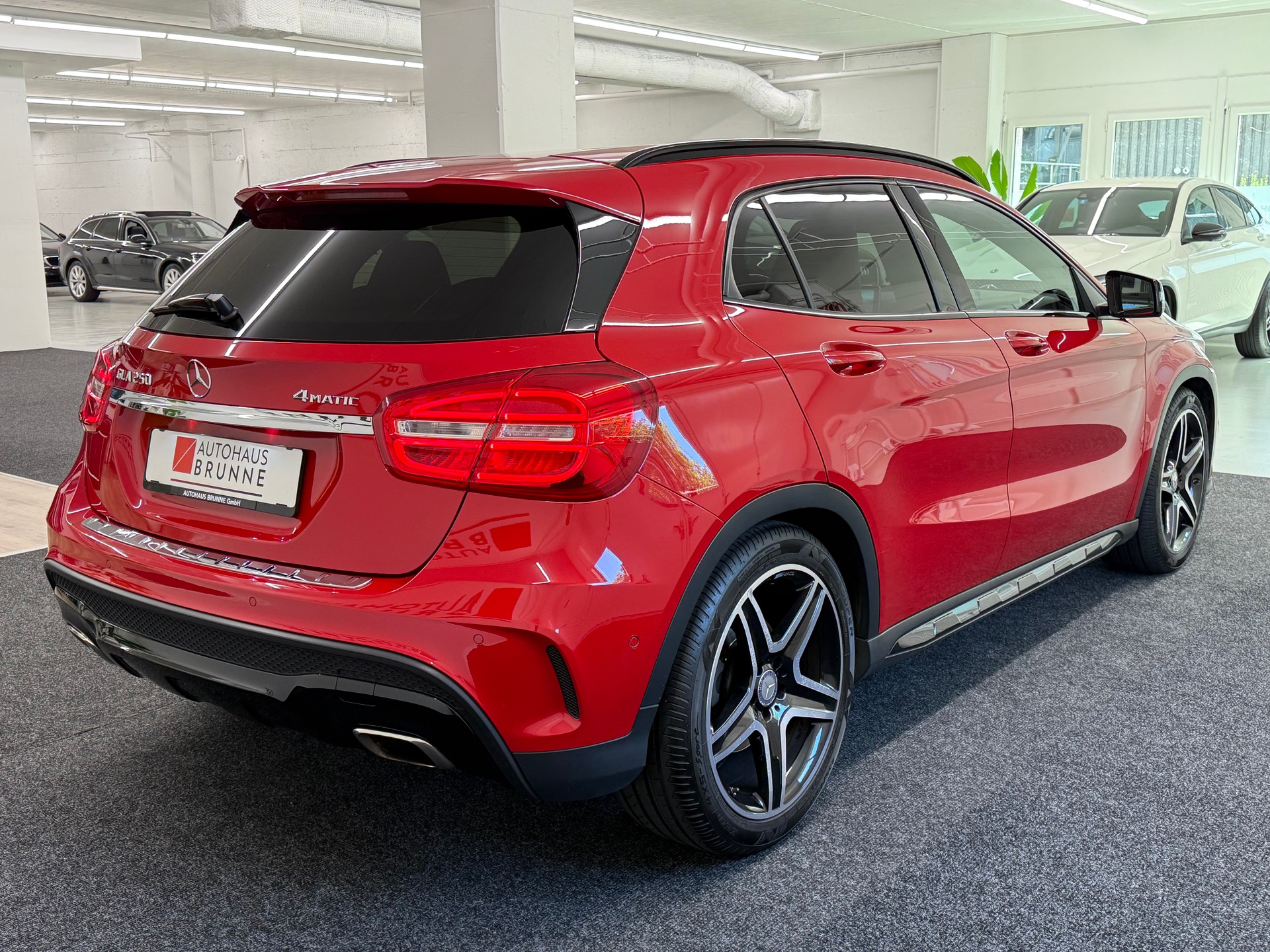 MERCEDES-BENZ GLA 250 AMG Line 4Matic 7G-DCT-showroom-element-3