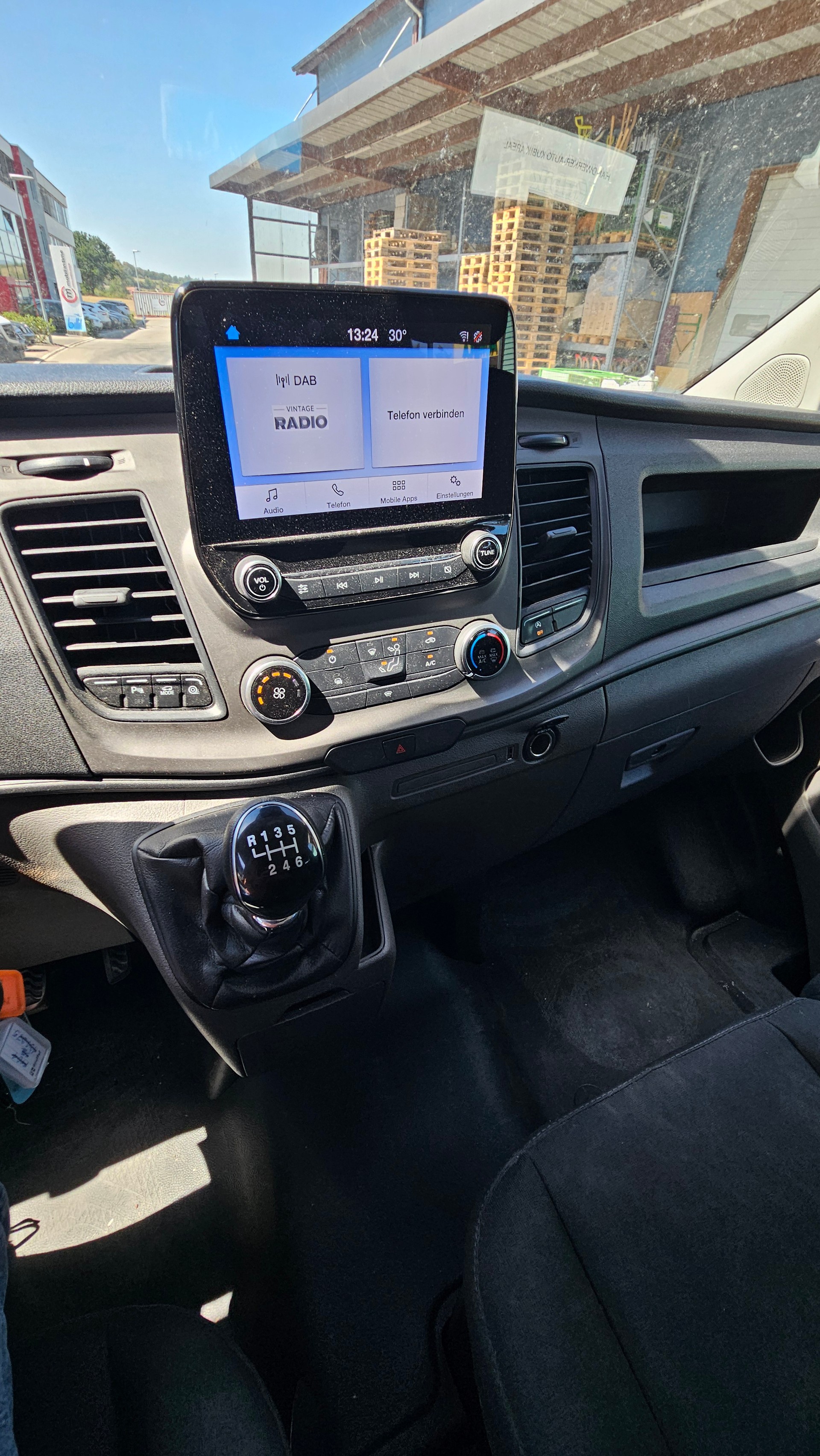 FORD Transit Custom Van 300 L2H1 DK 6 Plätze-image-9