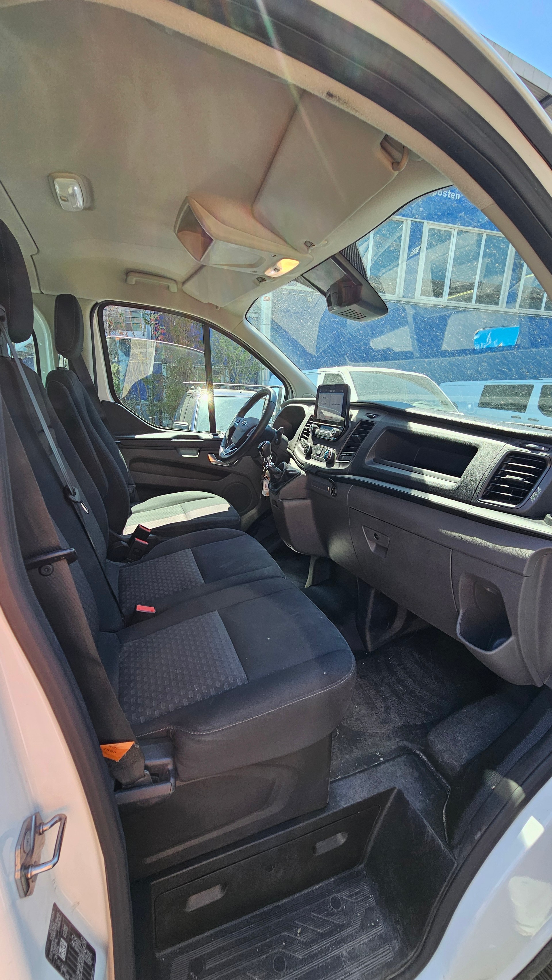 FORD Transit Custom Van 300 L2H1 DK 6 Plätze-image-13