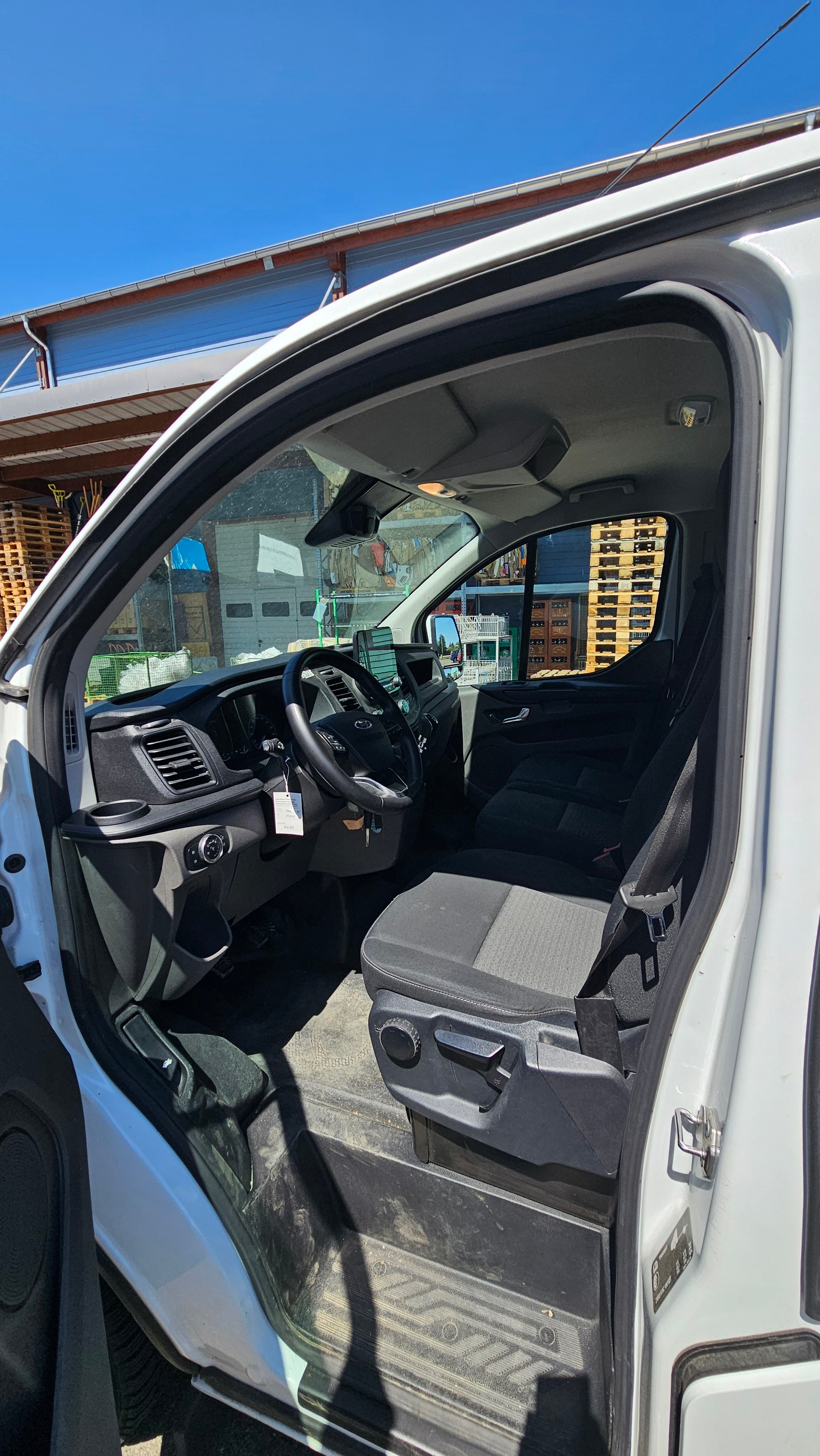 FORD Transit Custom Van 300 L2H1 DK 6 Plätze-image-11