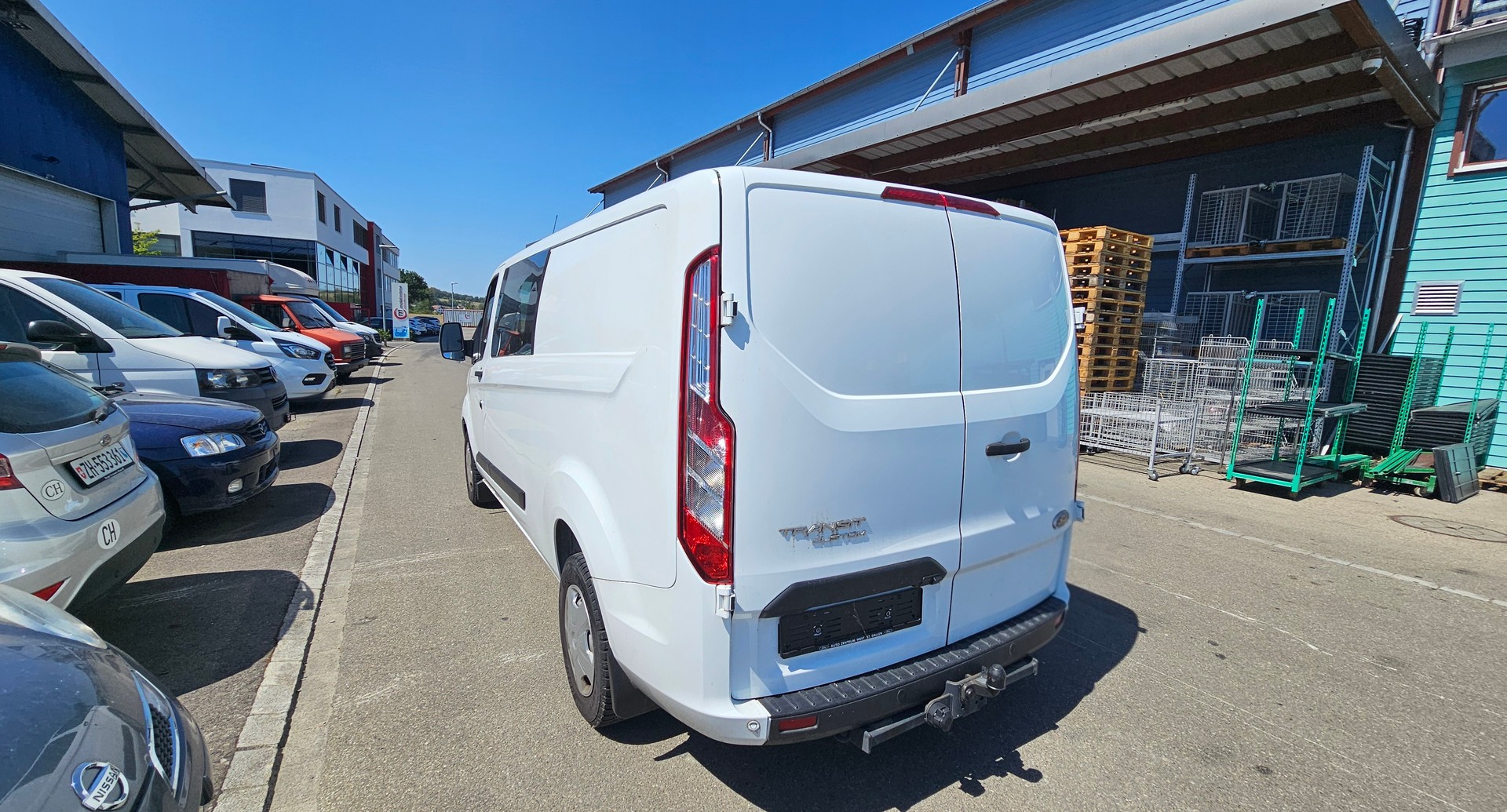 FORD Transit Custom Van 300 L2H1 DK 6 Plätze-image-6
