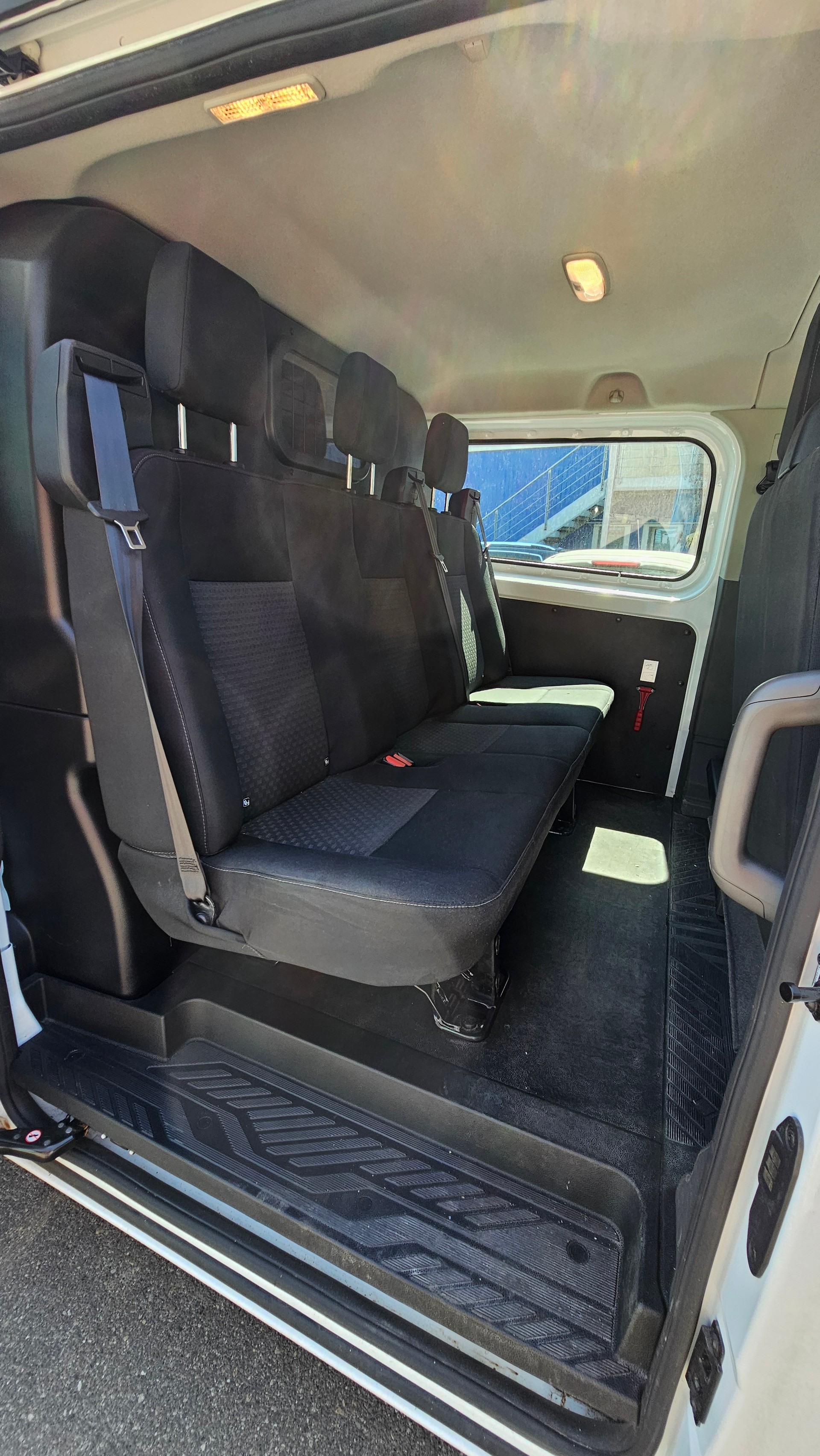 FORD Transit Custom Van 300 L2H1 DK 6 Plätze-image-12
