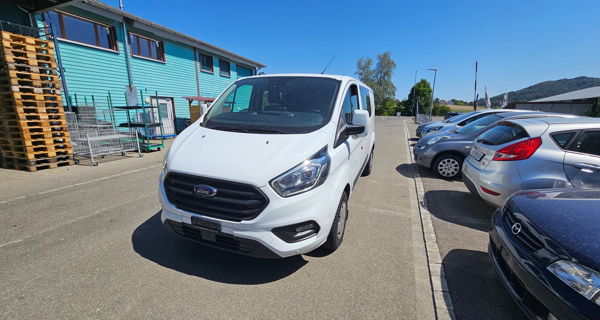 FORD Transit Custom Van 300 L2H1 DK 6 Plätze-image-0