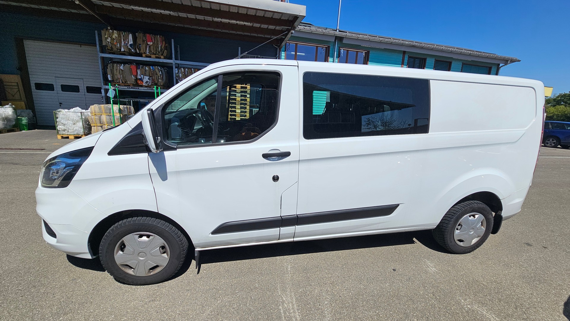 FORD Transit Custom Van 300 L2H1 DK 6 Plätze-image-3