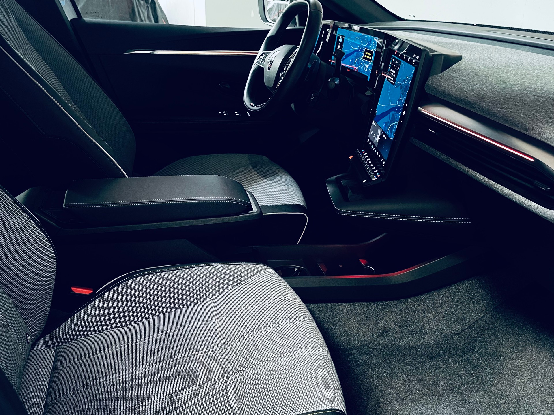 RENAULT Mégane E-TECH EV60 Techno-image-12