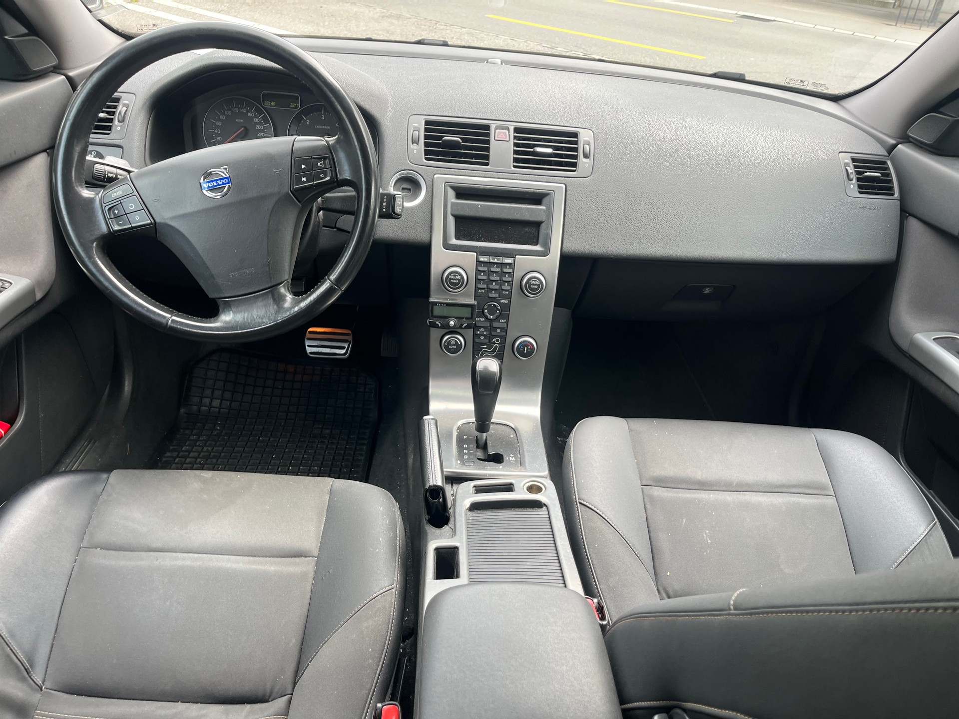 VOLVO V50 D5-image-7
