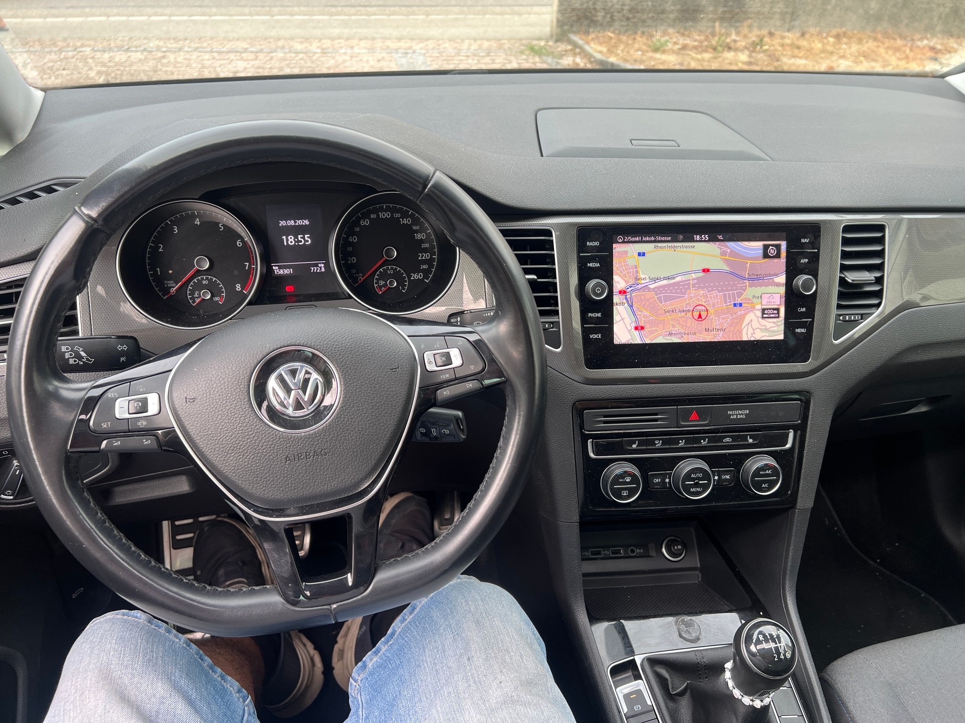 VW Golf 1.0 TSI sport svan-image-13