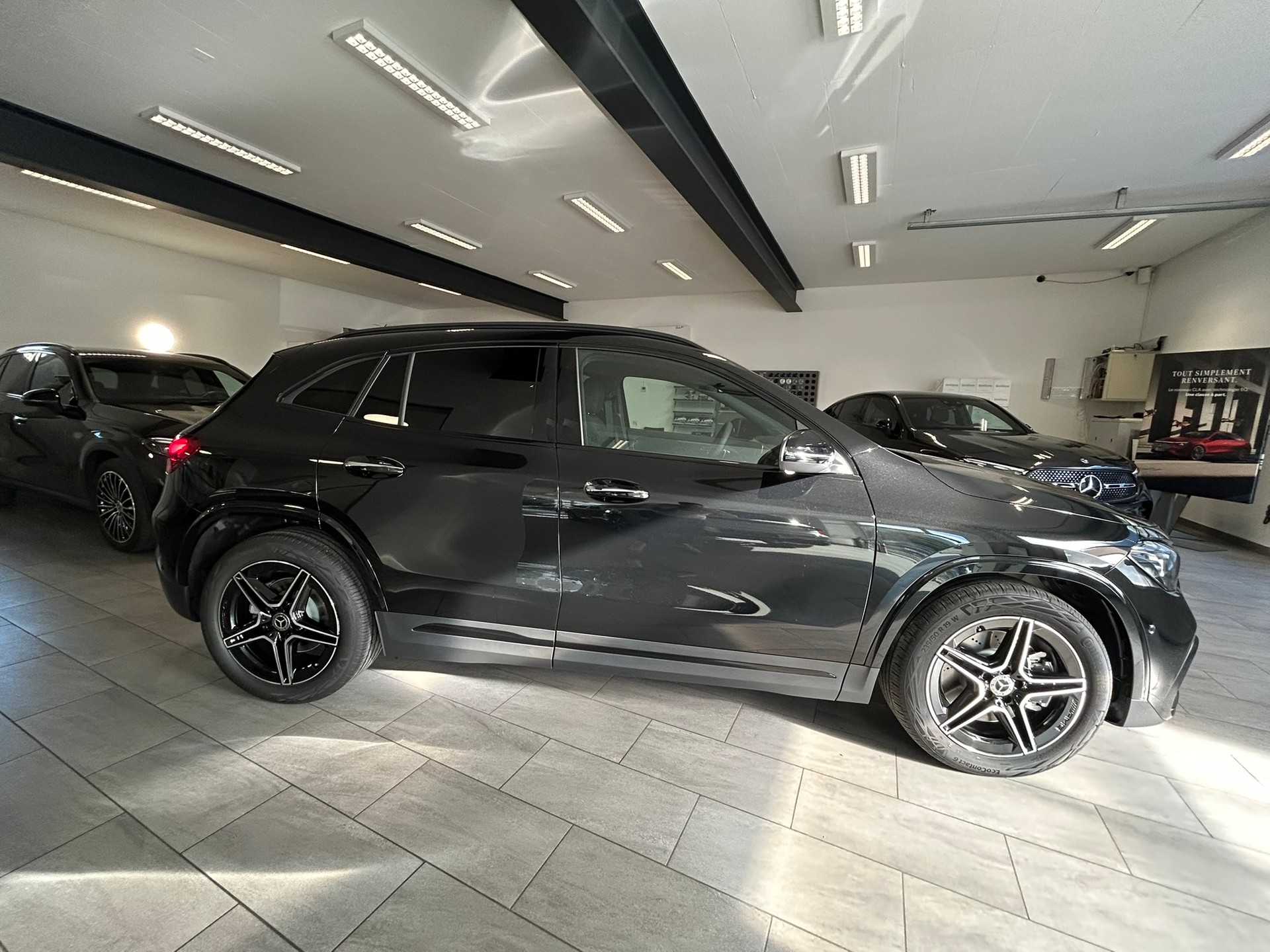 MERCEDES-BENZ GLA 250 4Matic AMG Line 8G-DCT Swiss Star-image-6