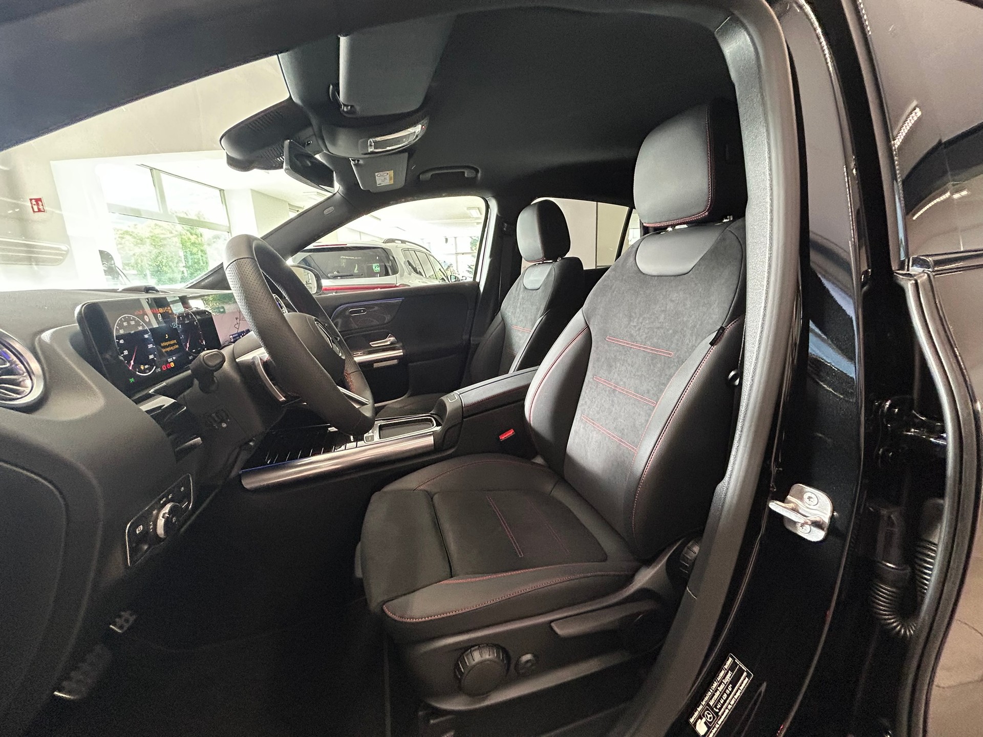 MERCEDES-BENZ GLA 250 4Matic AMG Line 8G-DCT Swiss Star-image-10