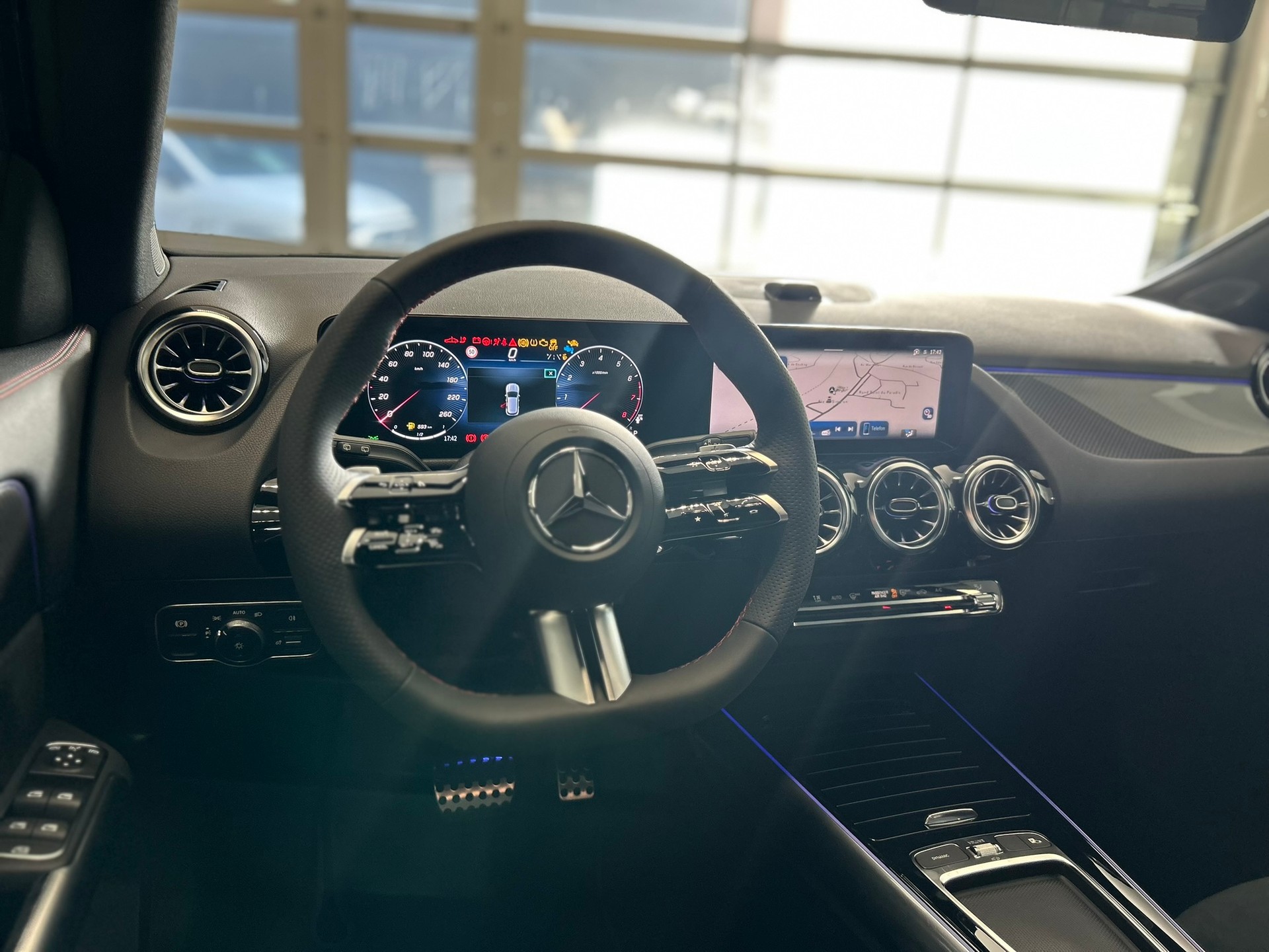 MERCEDES-BENZ GLA 250 4Matic AMG Line 8G-DCT Swiss Star-image-9