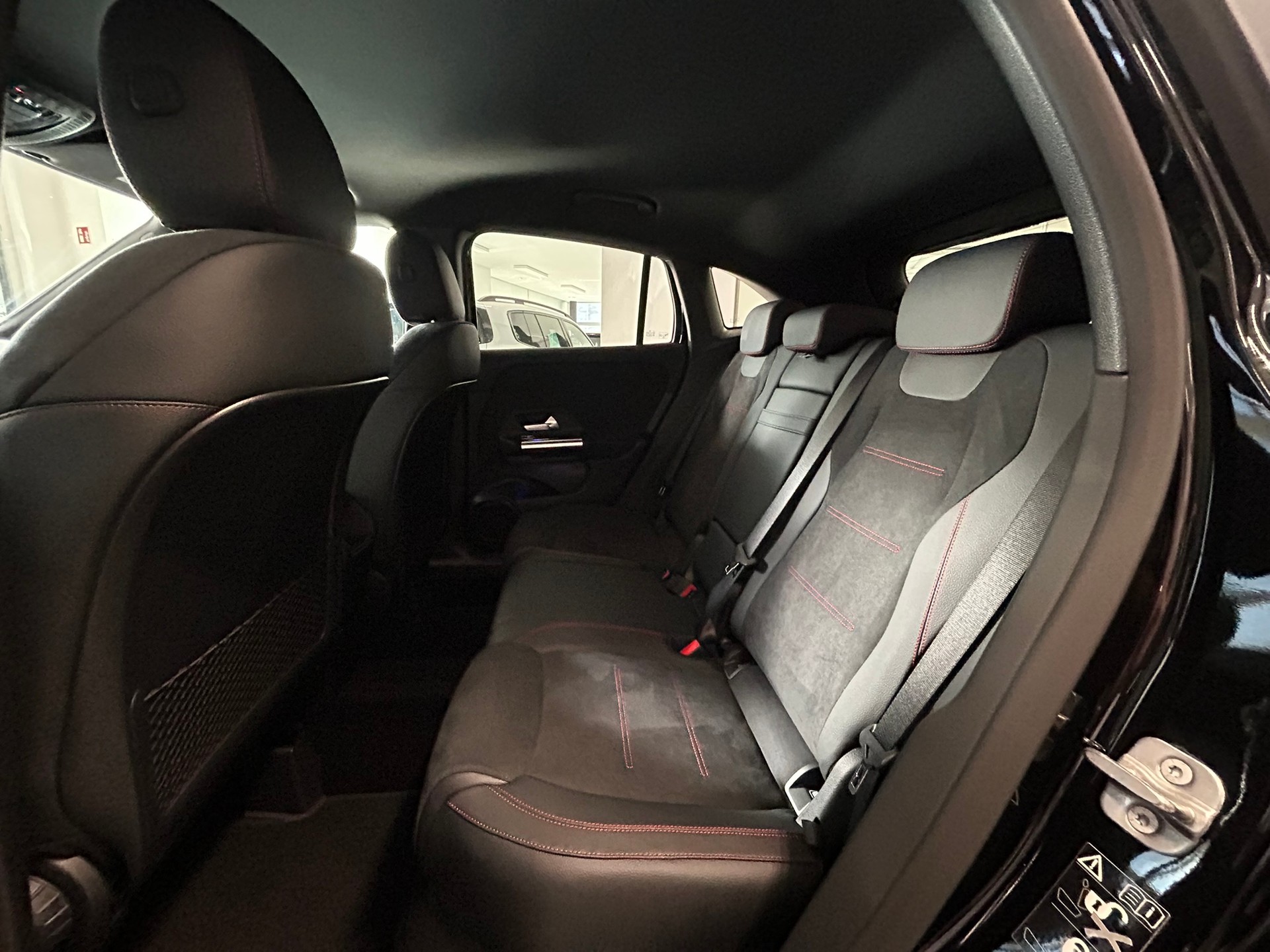 MERCEDES-BENZ GLA 250 4Matic AMG Line 8G-DCT Swiss Star-image-11