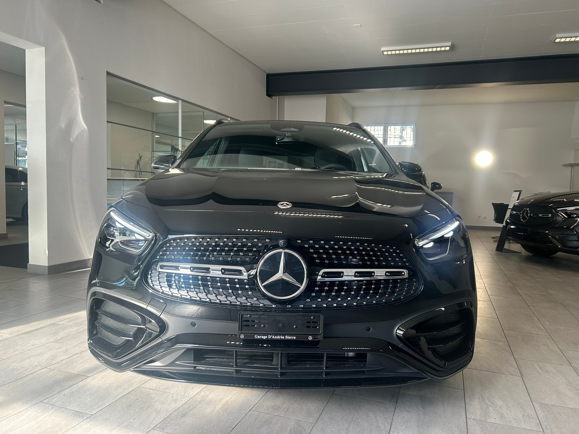 MERCEDES-BENZ GLA 250 4Matic AMG Line 8G-DCT Swiss Star-image-1