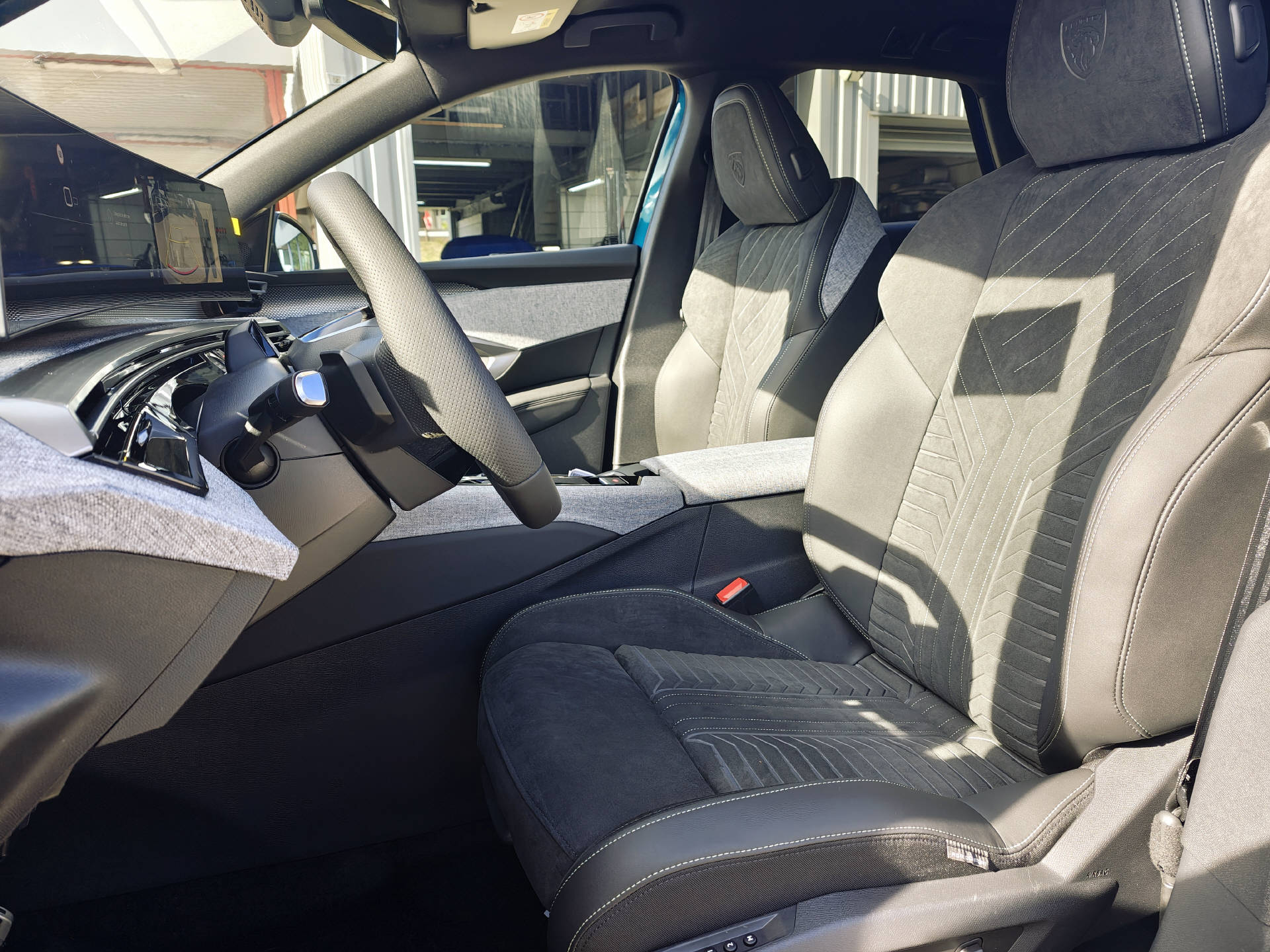 PEUGEOT 3008 1.2 Hybrid GT Exclusive-image-9