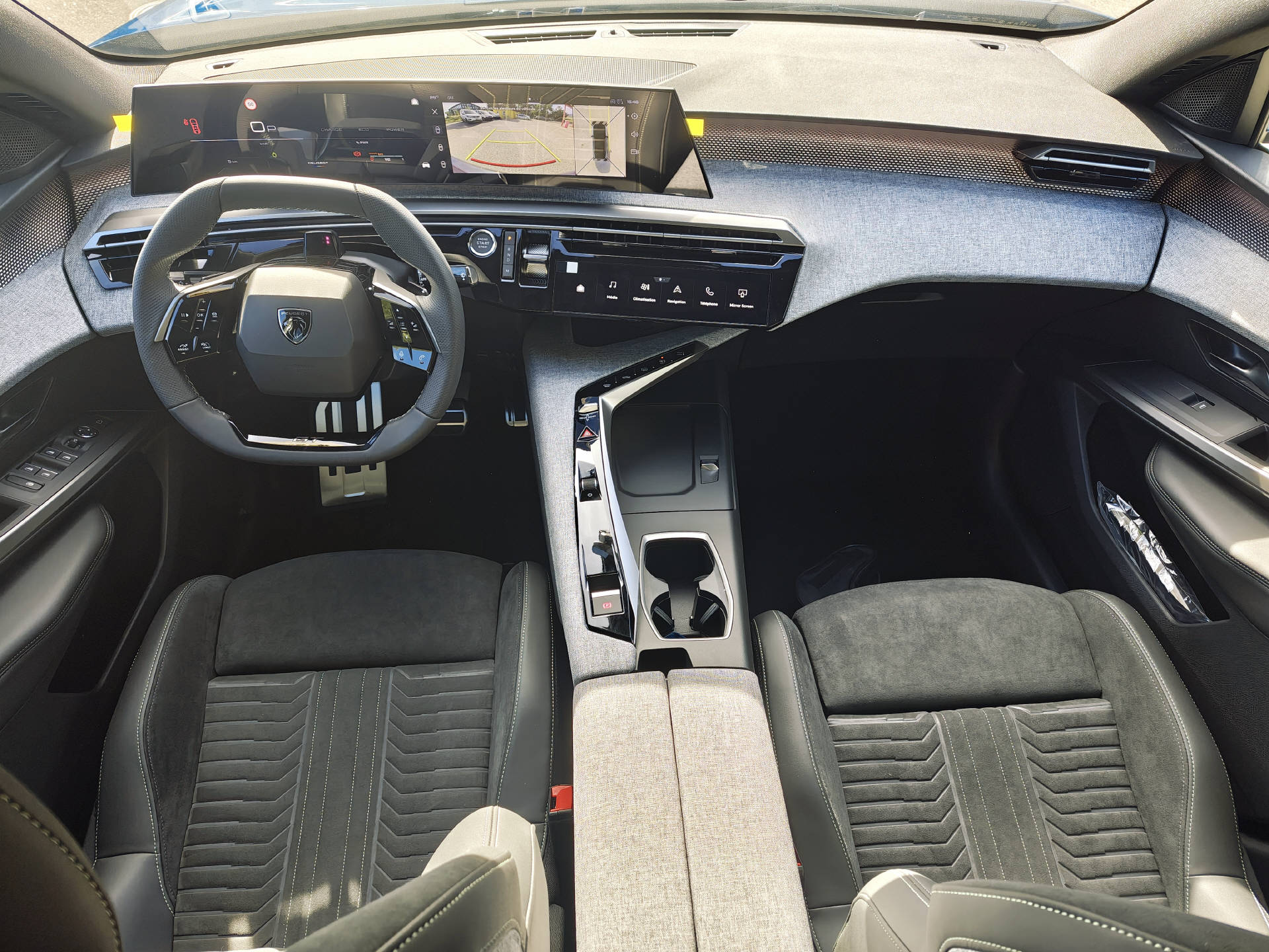 PEUGEOT 3008 1.2 Hybrid GT Exclusive-image-11