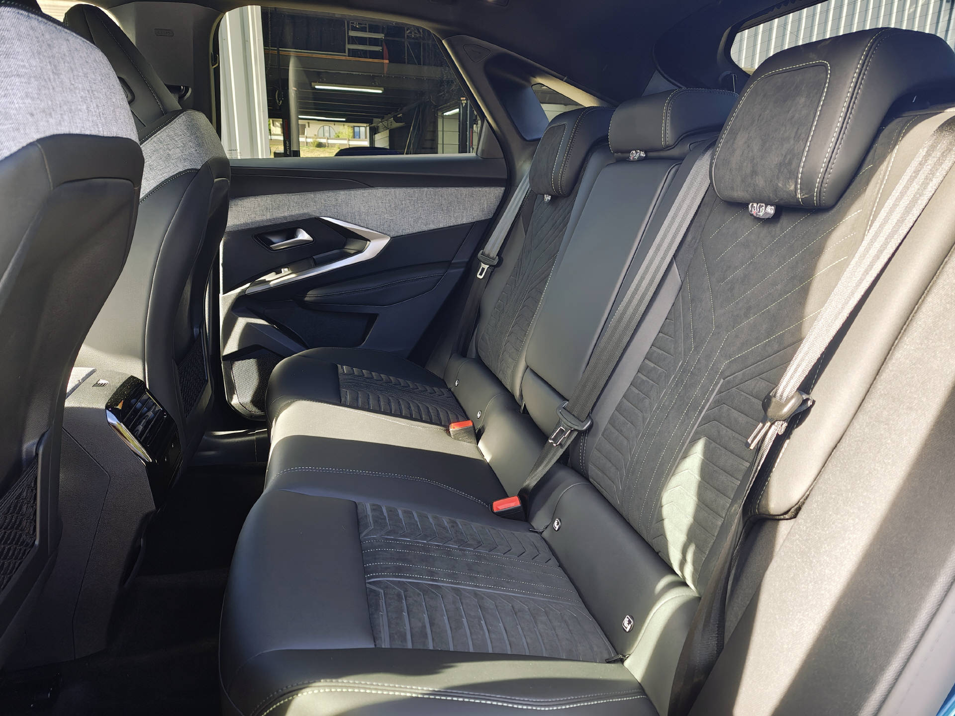 PEUGEOT 3008 1.2 Hybrid GT Exclusive-image-10