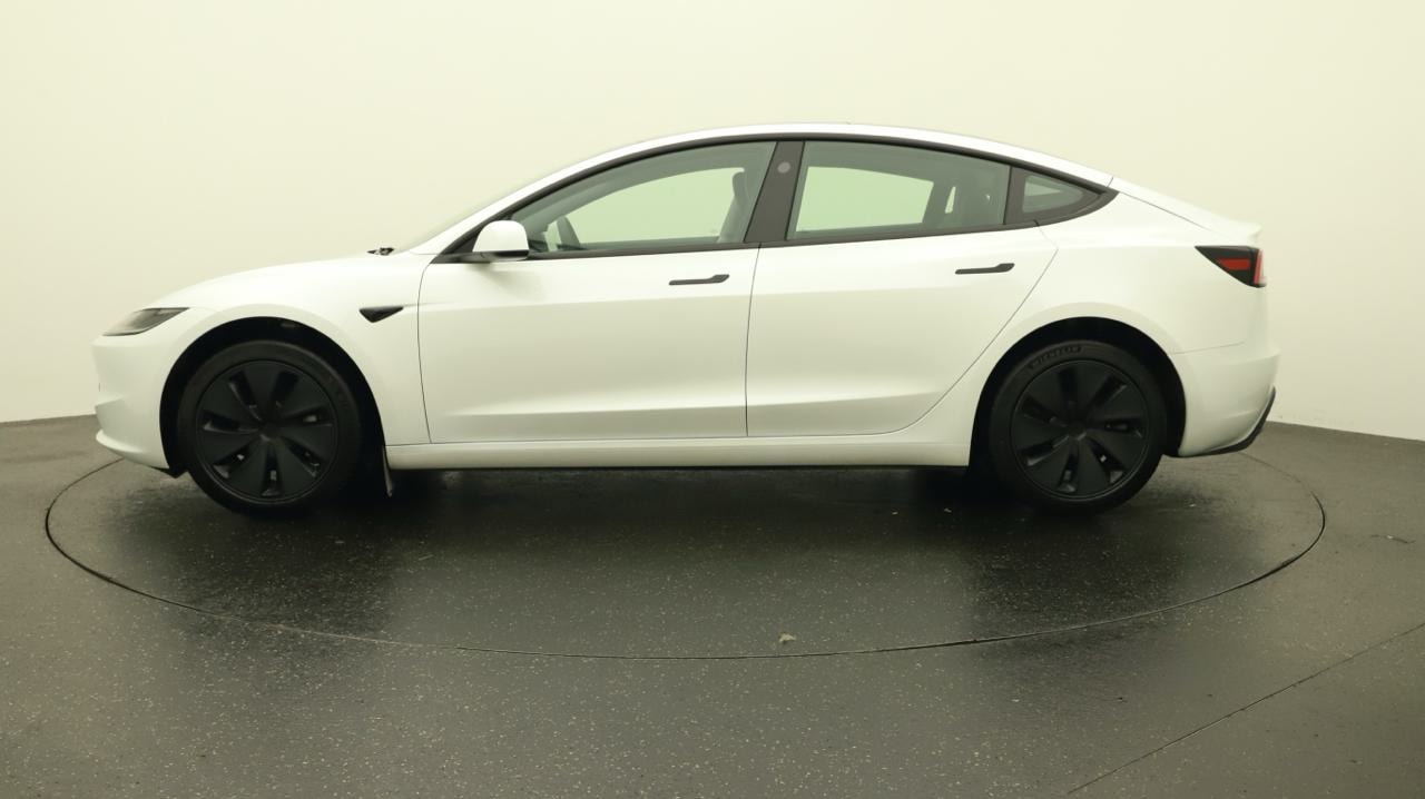 TESLA Model 3 Long Range RWD-showroom-element-1