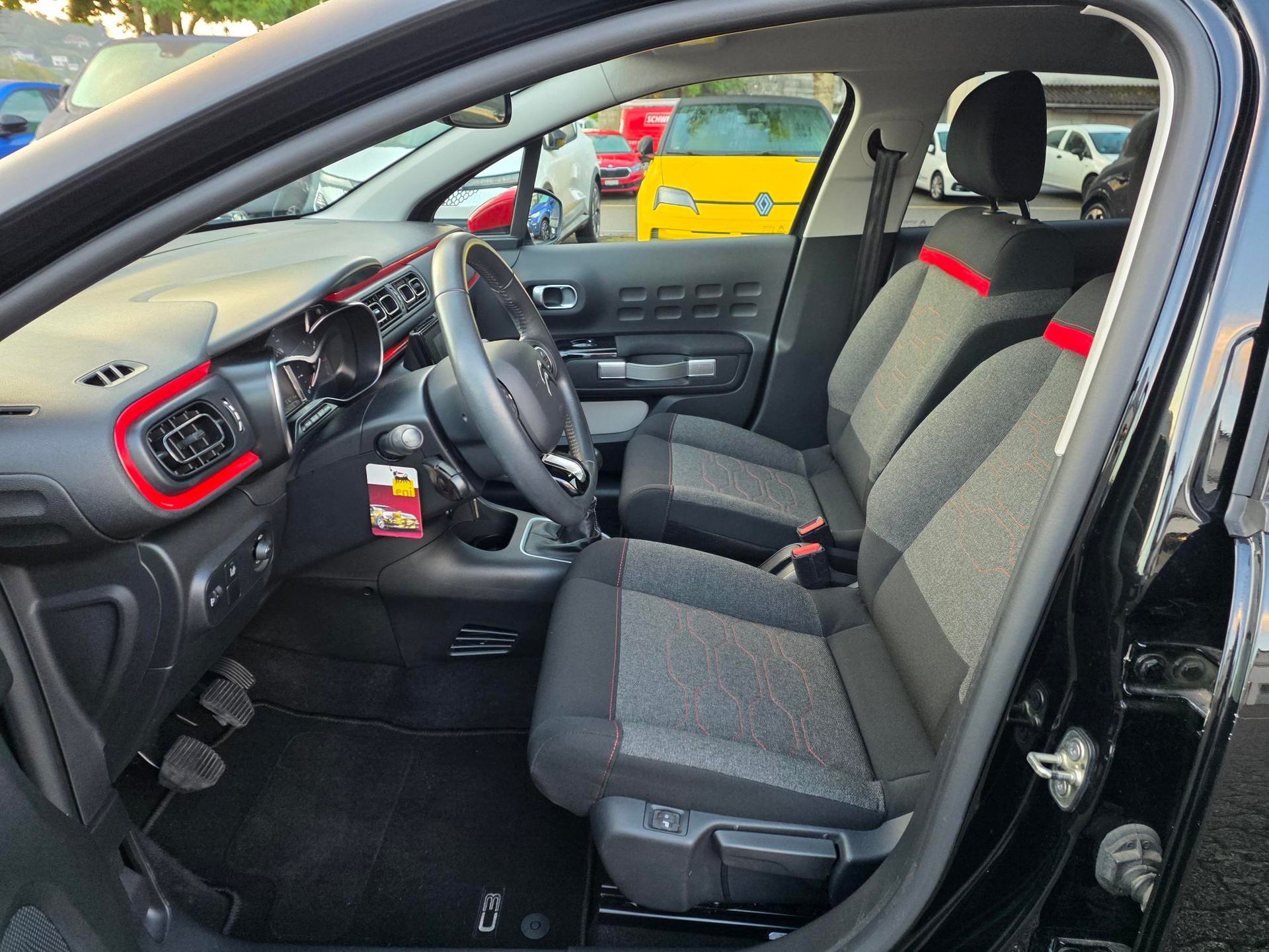 CITROEN C3 1.2 PureTech Shine-image-5