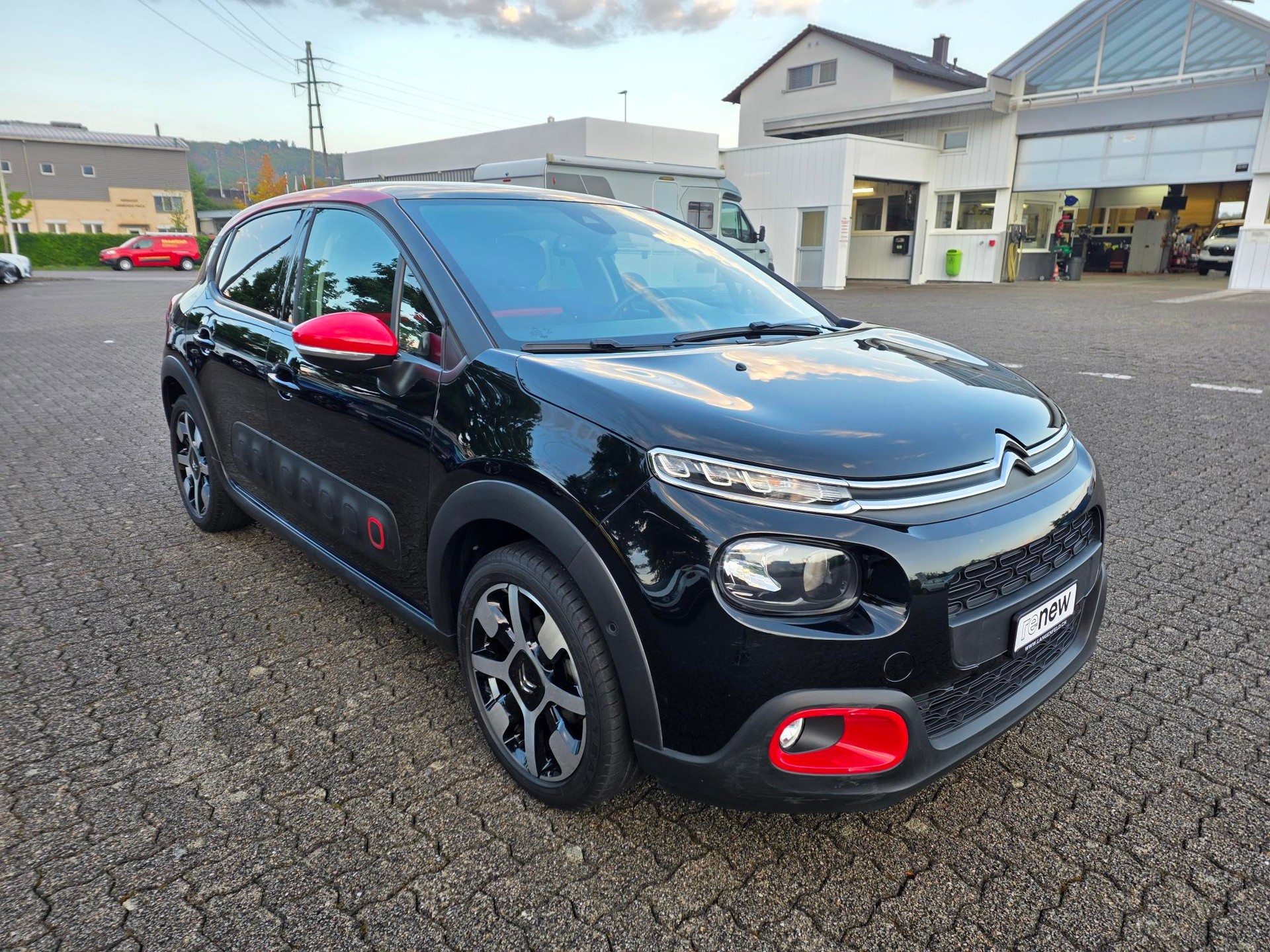 CITROEN C3 1.2 PureTech Shine-image-4