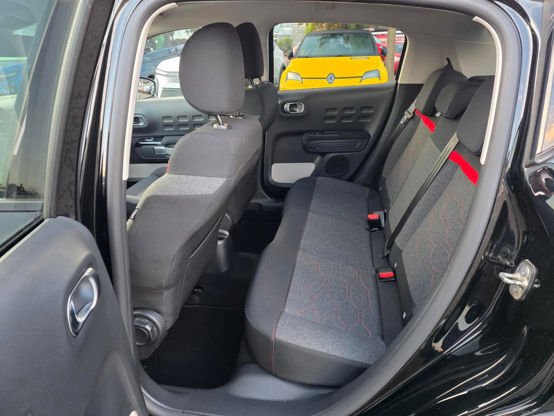 CITROEN C3 1.2 PureTech Shine-image-6