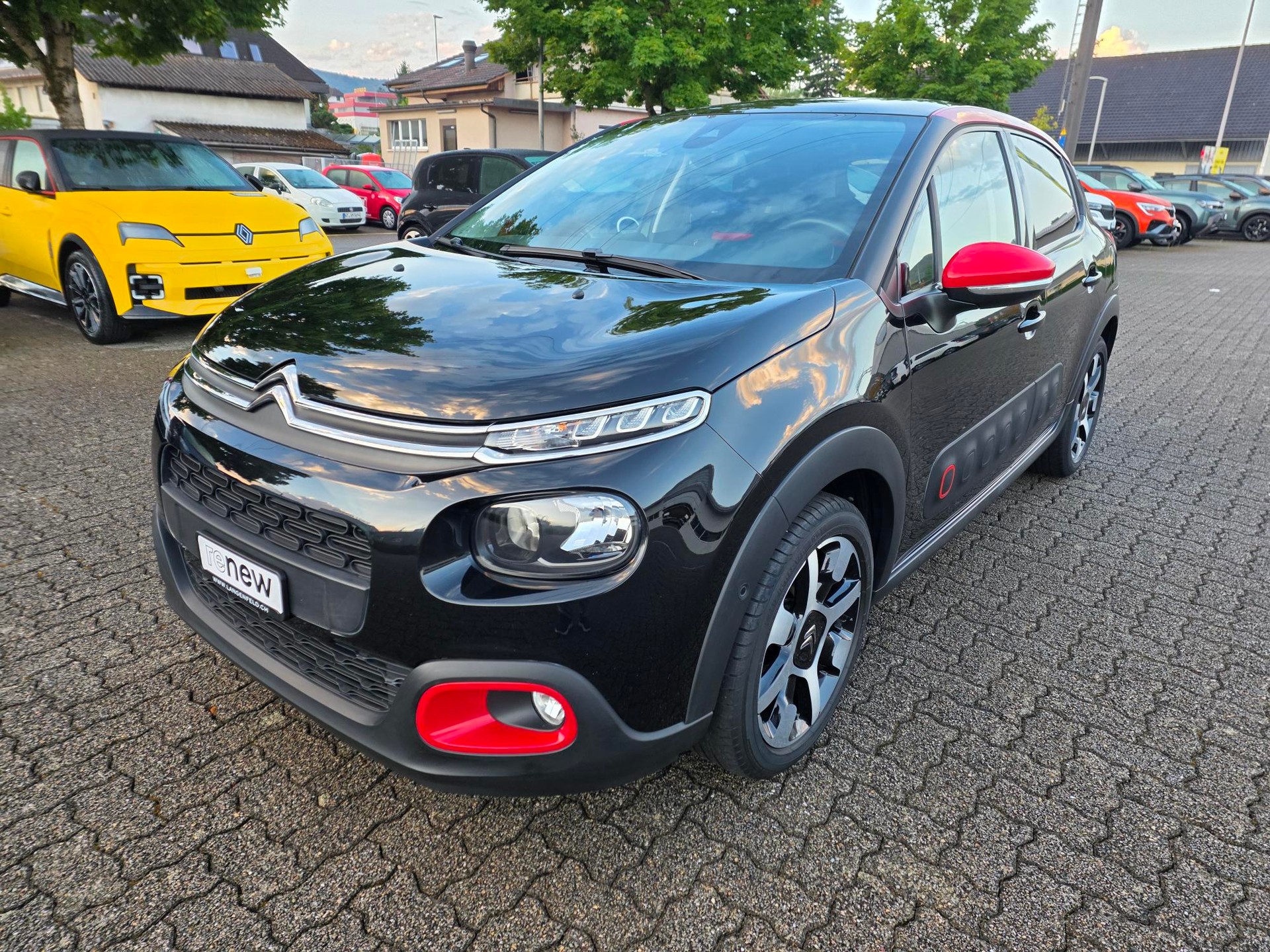 CITROEN C3 1.2 PureTech Shine-image-0