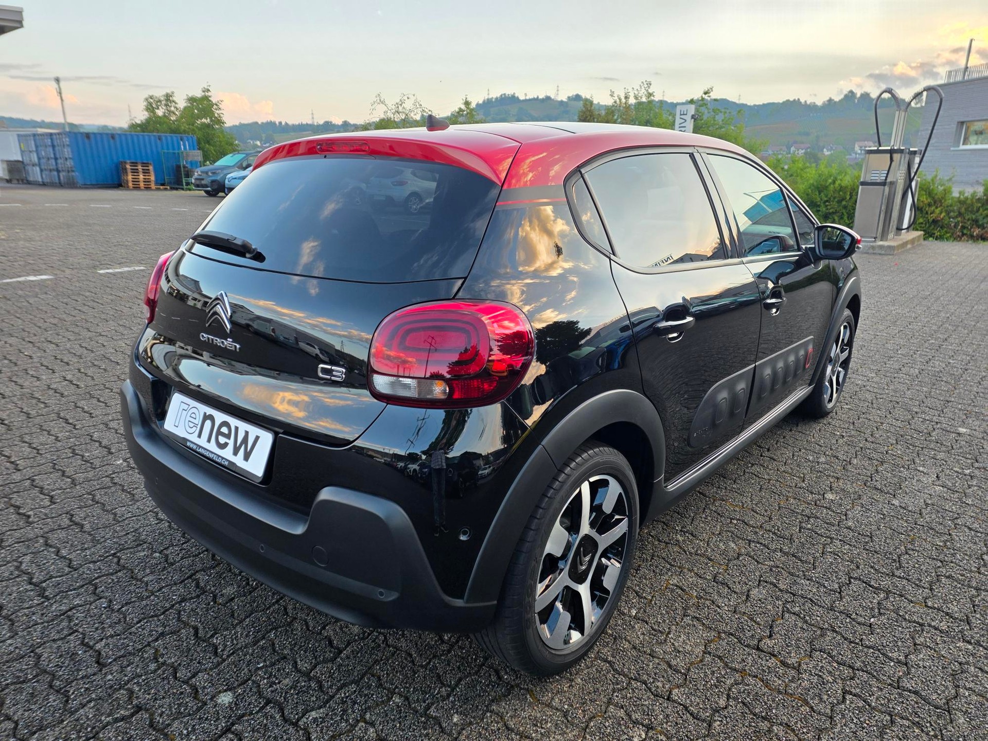 CITROEN C3 1.2 PureTech Shine-image-3