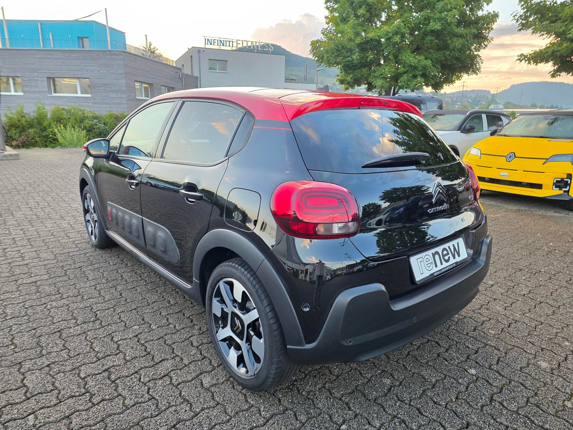 CITROEN C3 1.2 PureTech Shine-image-2