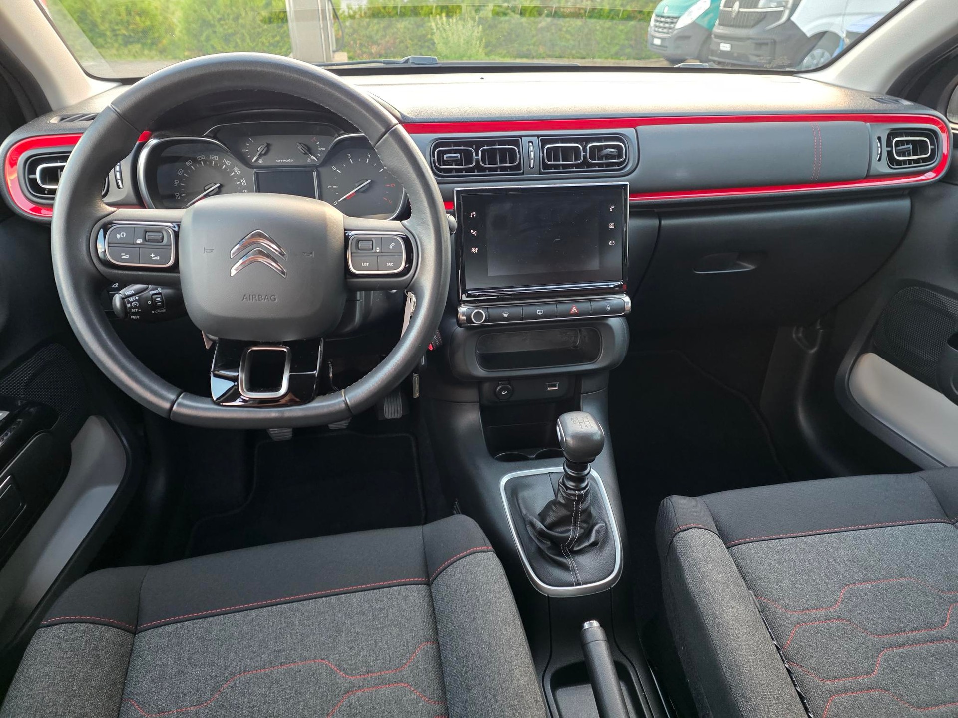 CITROEN C3 1.2 PureTech Shine-image-9