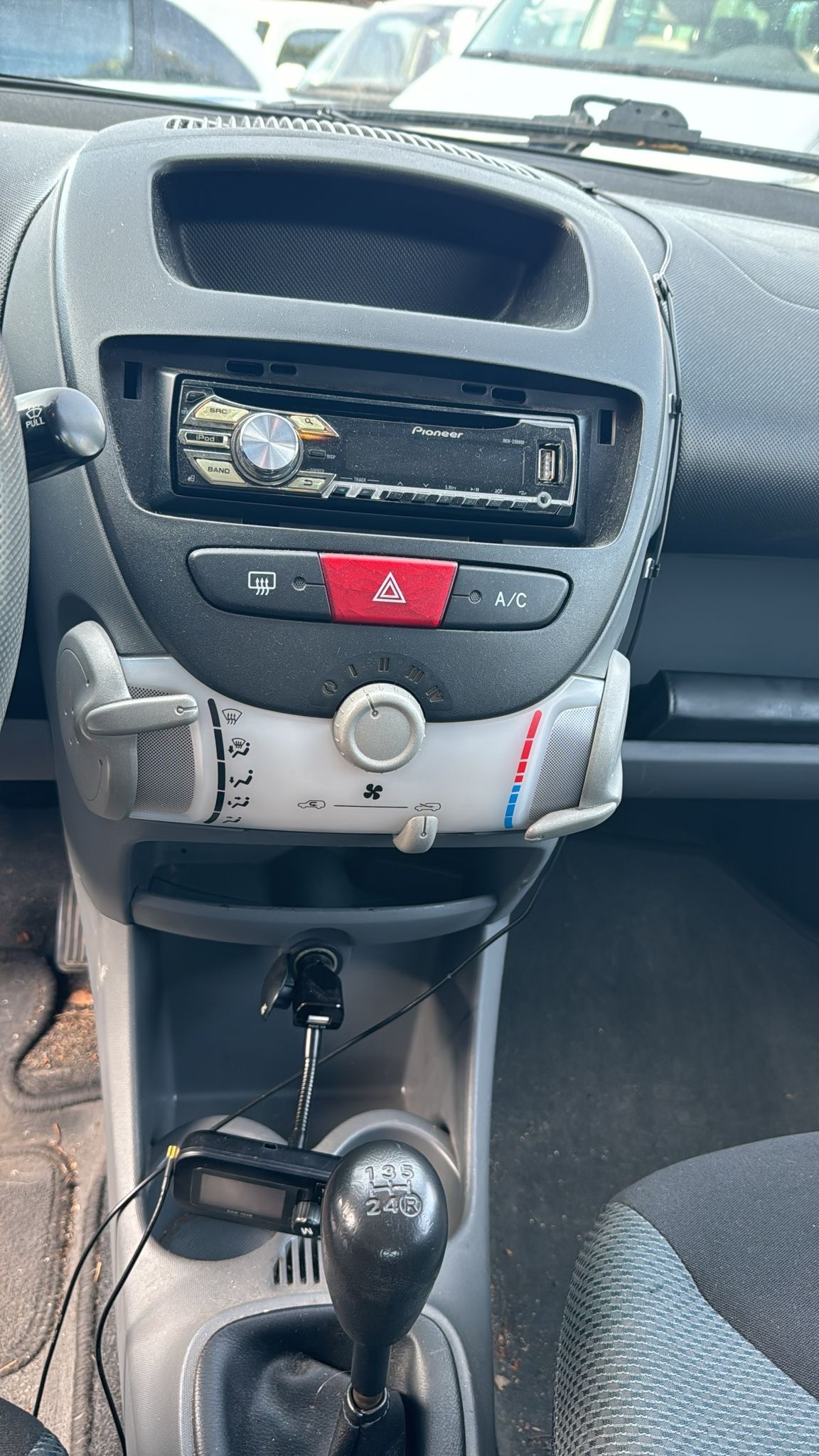 TOYOTA Aygo 1.0 Linea Terra-image-5