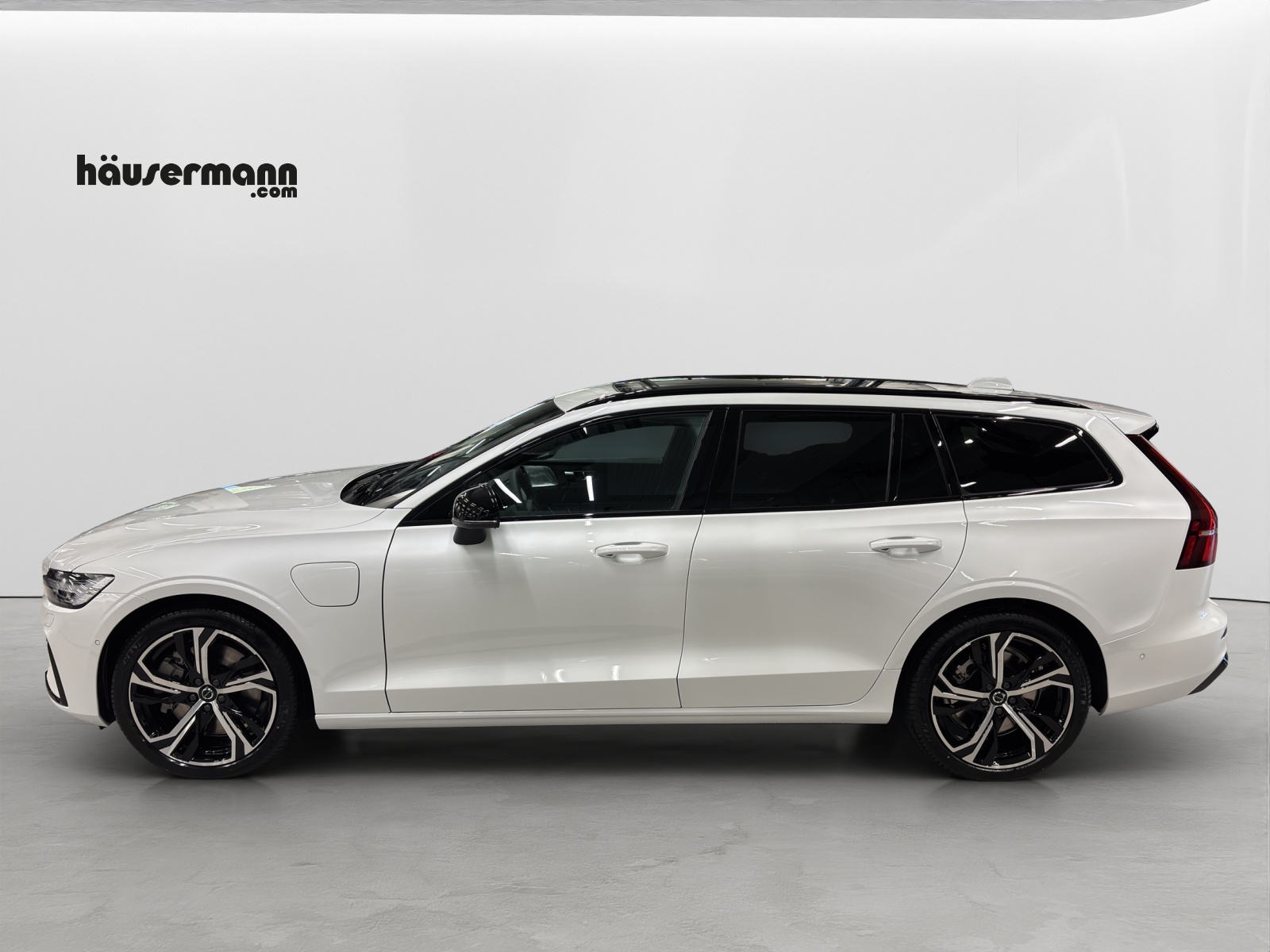 VOLVO V60 2.0 T6 TE Ultra Dark eAWD-showroom-element-1
