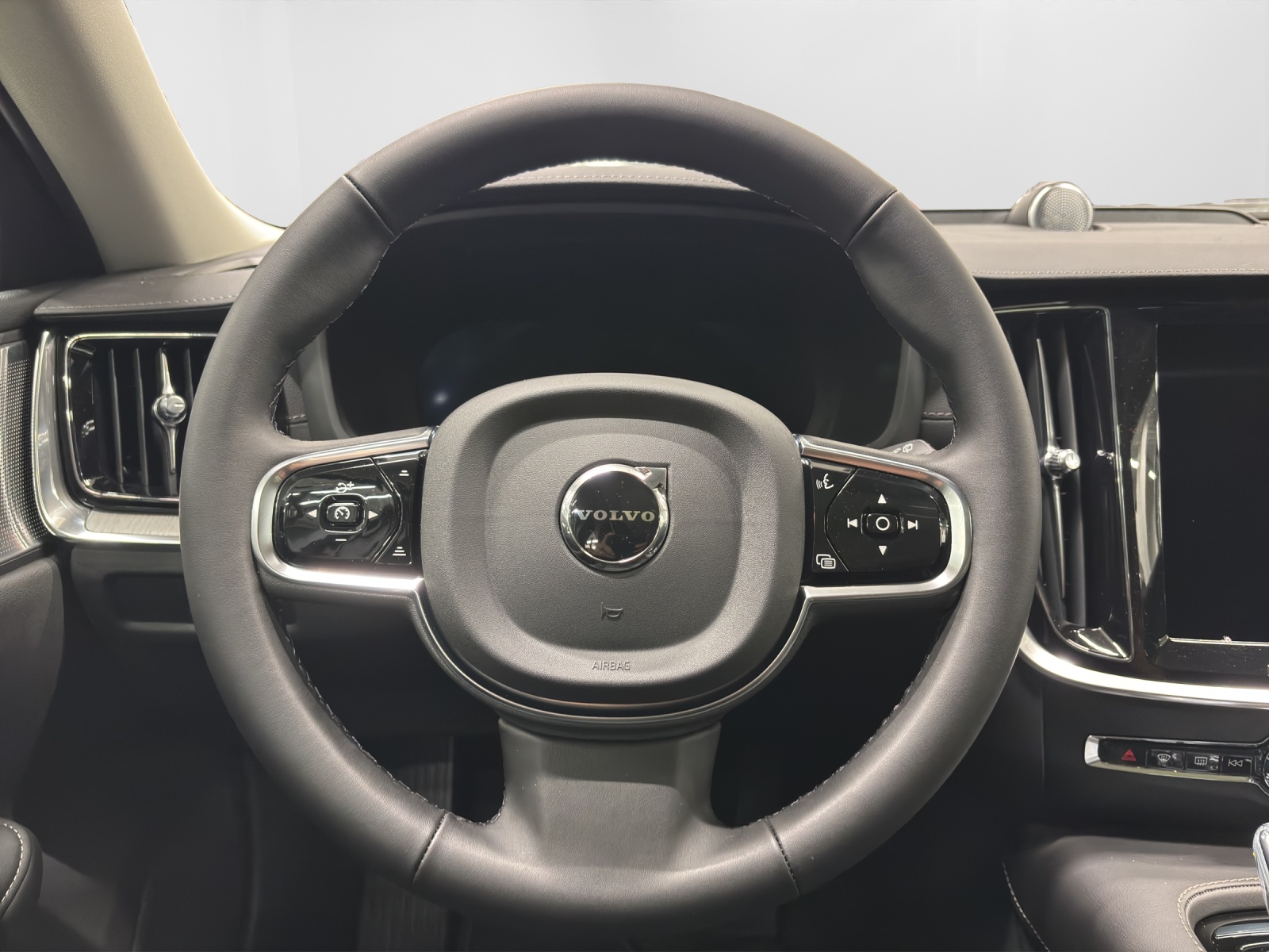 VOLVO V60 2.0 T6 TE Ultra Dark eAWD-image-7