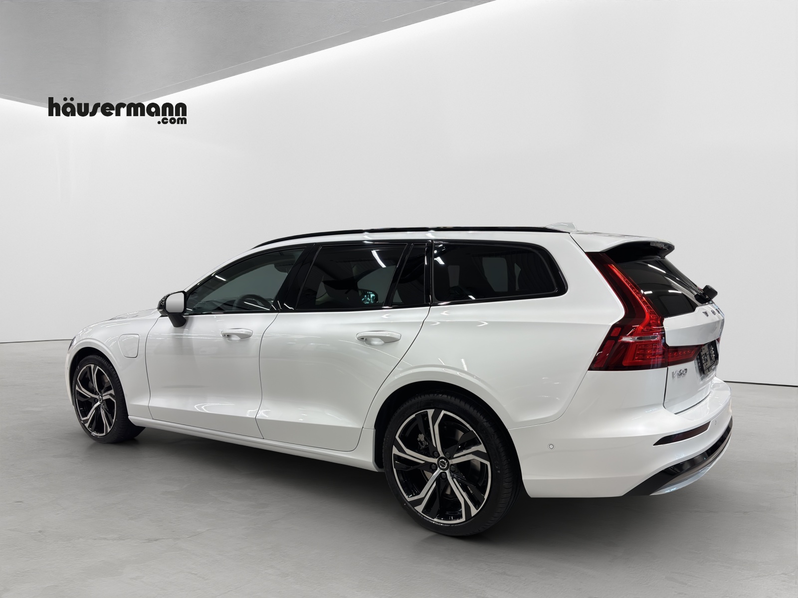 VOLVO V60 2.0 T6 TE Ultra Dark eAWD-showroom-element-2