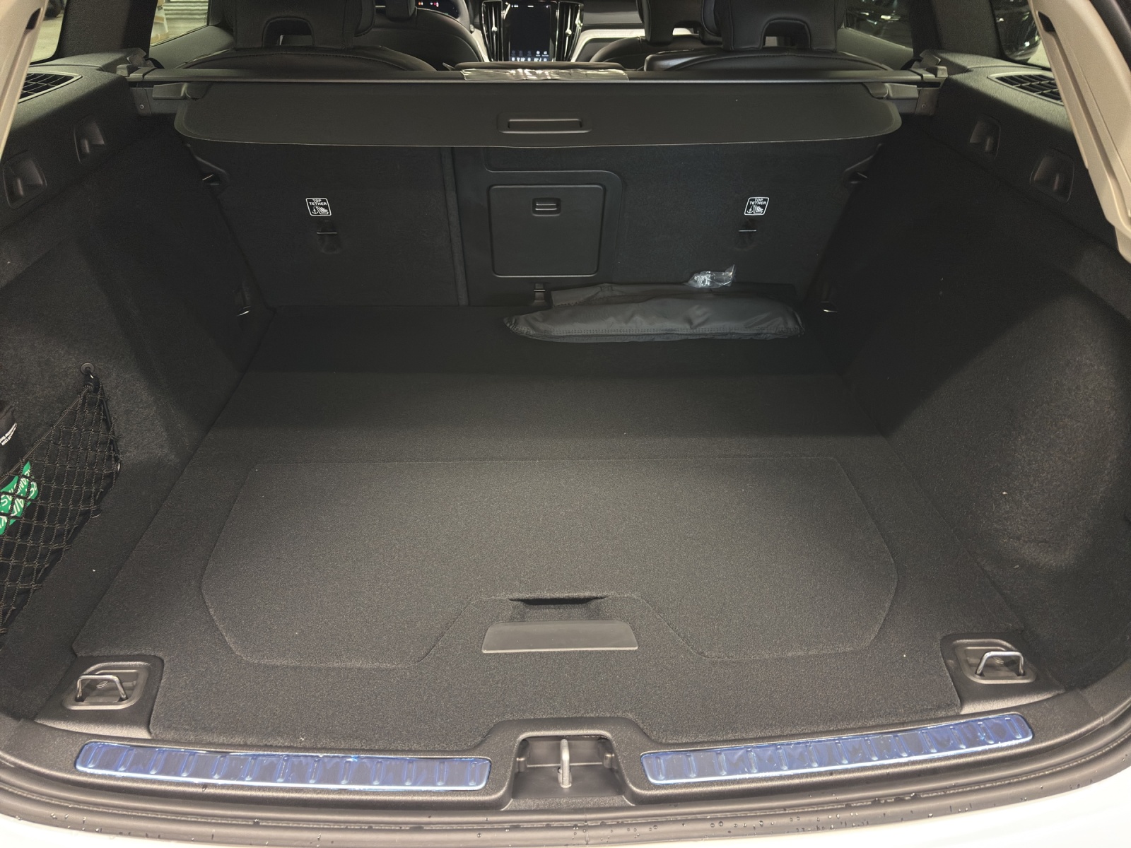 VOLVO V60 2.0 T6 TE Ultra Dark eAWD-image-12