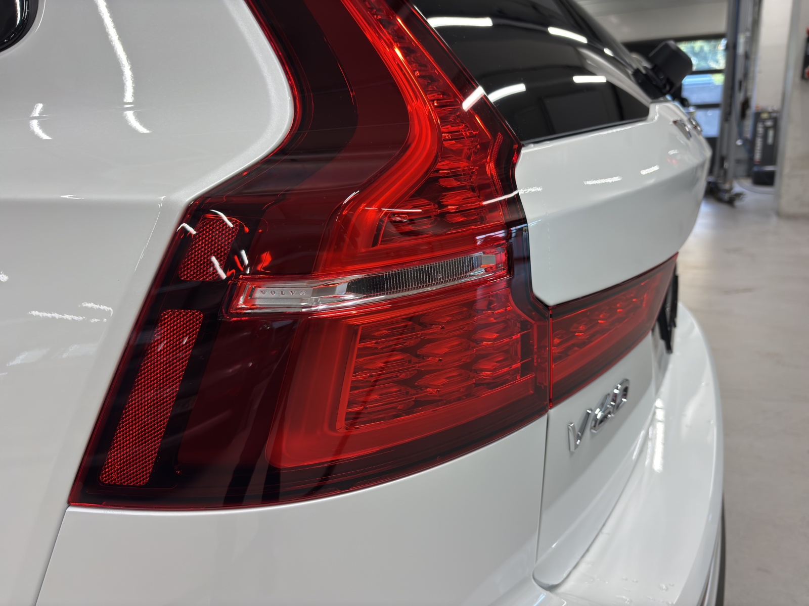 VOLVO V60 2.0 T6 TE Ultra Dark eAWD-image-14