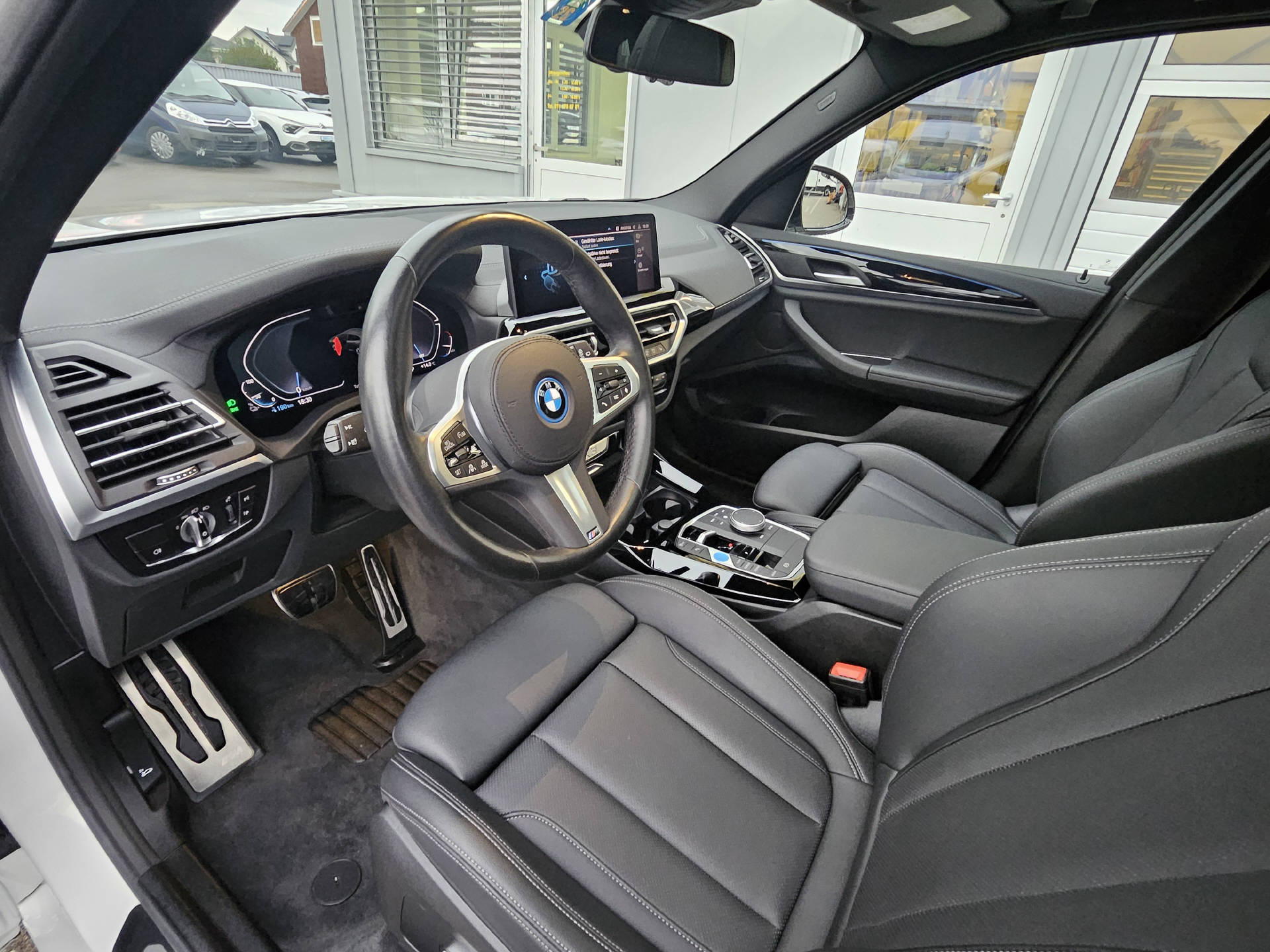 BMW iX3 E-Motor * M-Sportpaket * BMW Service Plus 10 Jahre/ 100'000 km * AHK *-image-13