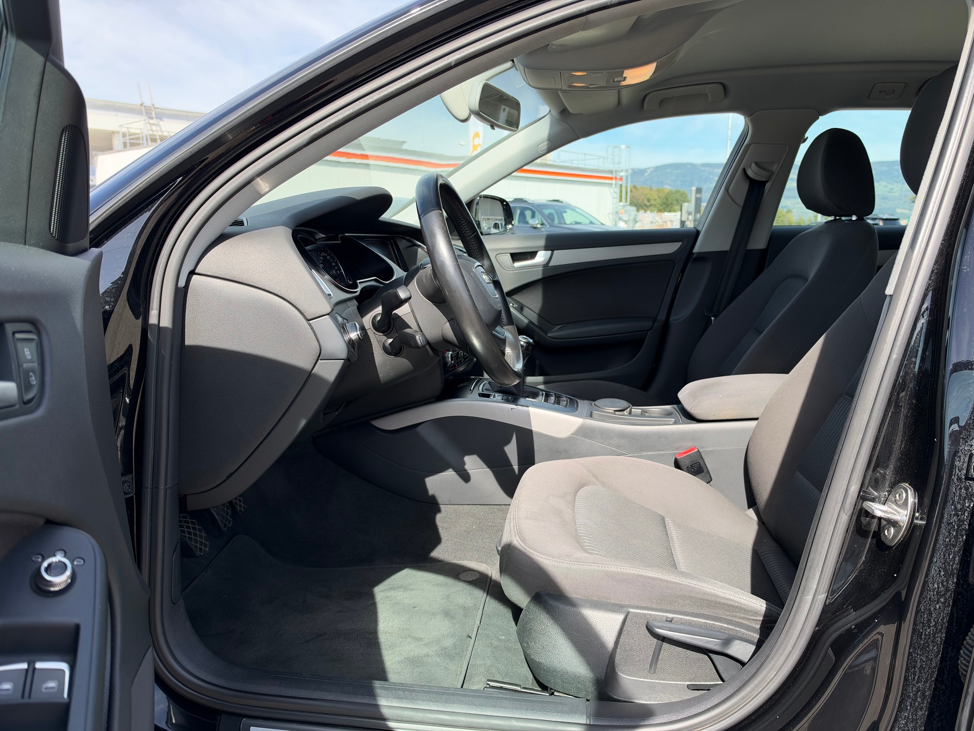 AUDI A4 Avant 2.0 TDI-image-9