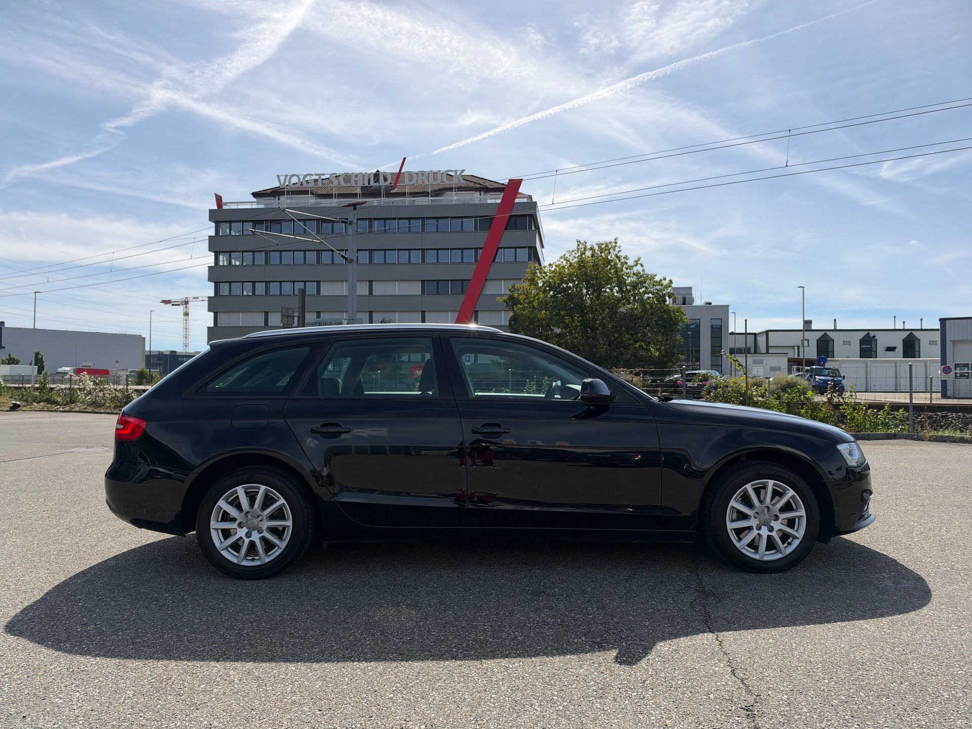 AUDI A4 Avant 2.0 TDI-image-4