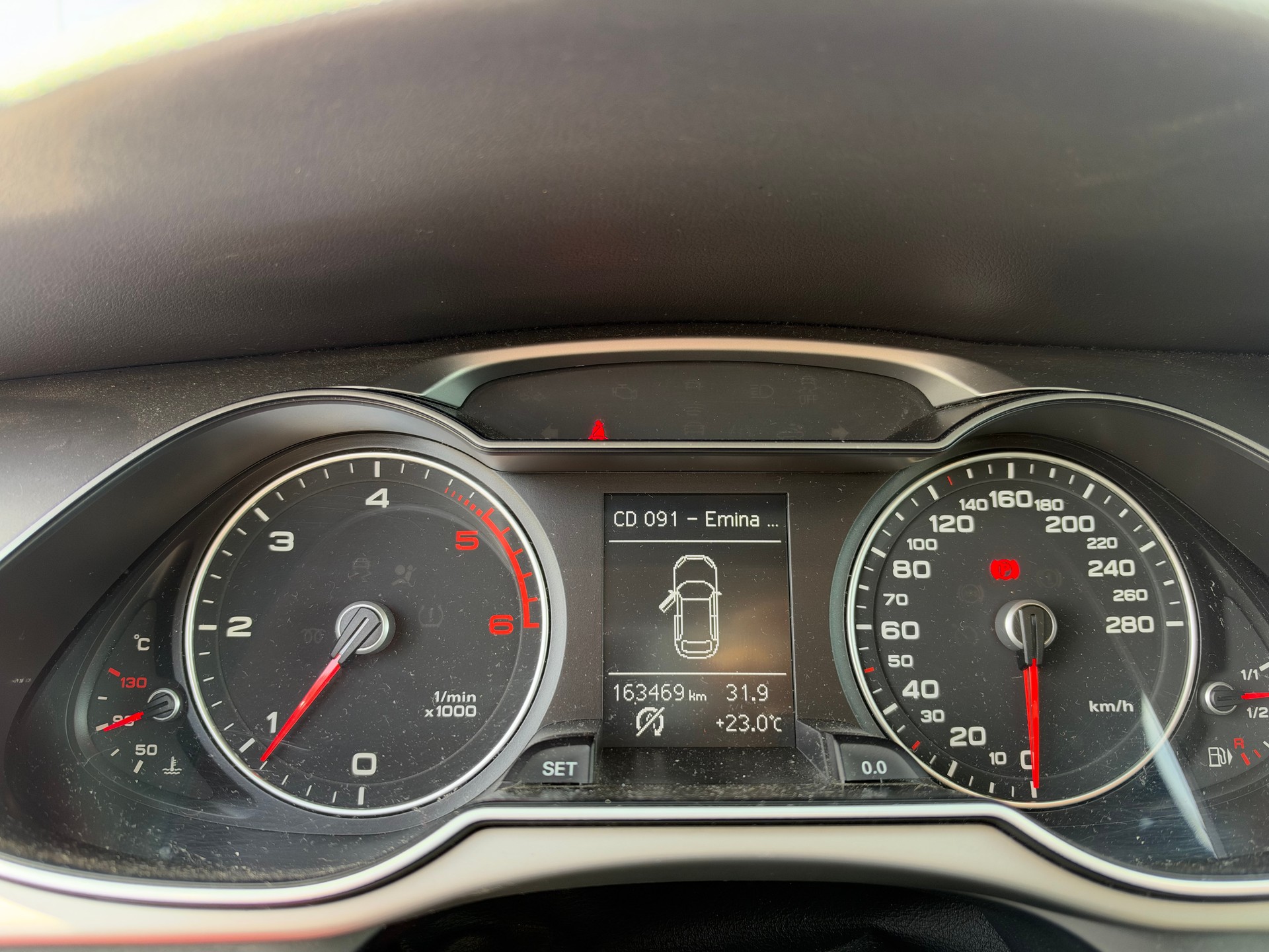 AUDI A4 Avant 2.0 TDI-image-14