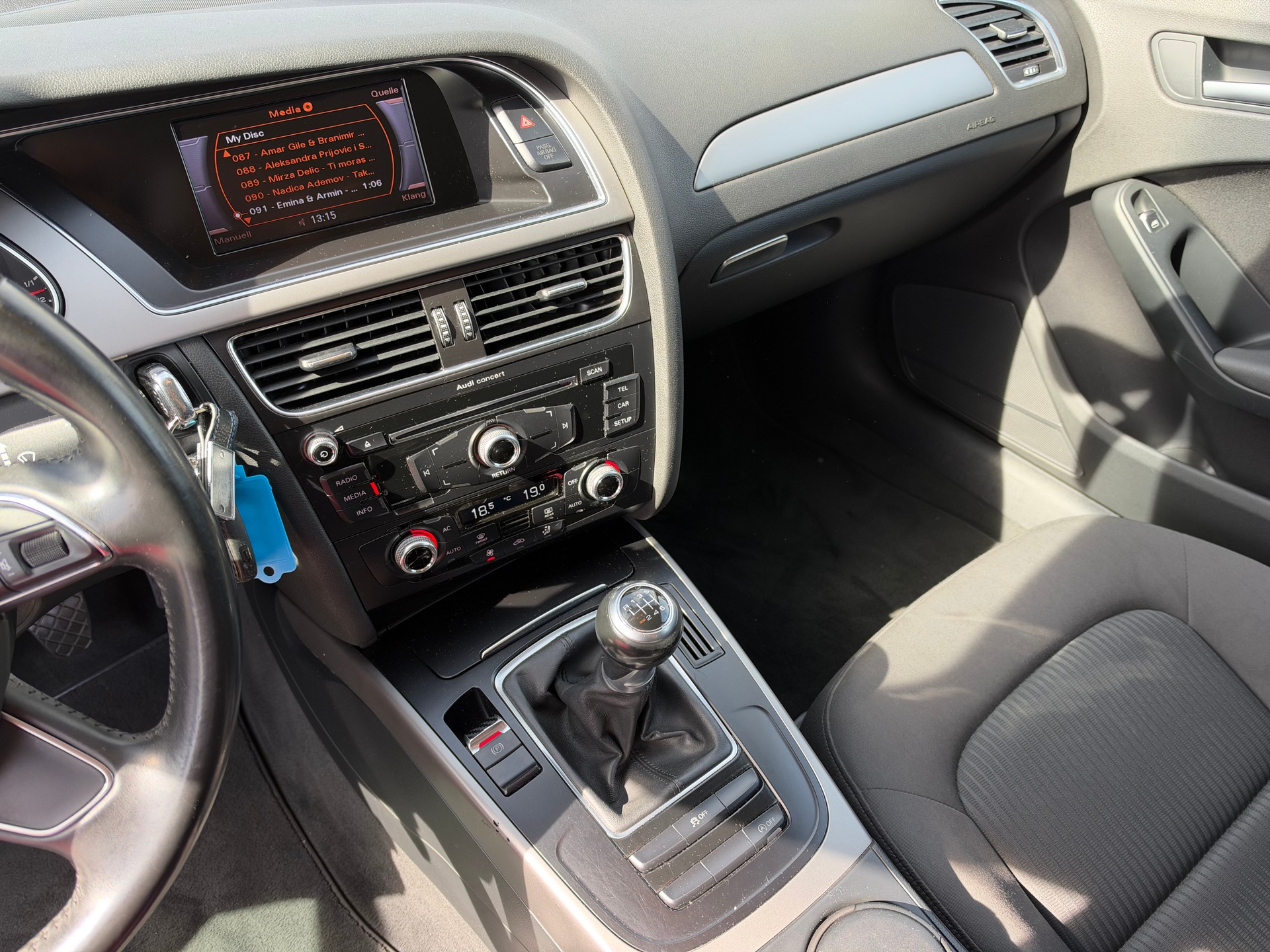 AUDI A4 Avant 2.0 TDI-image-13