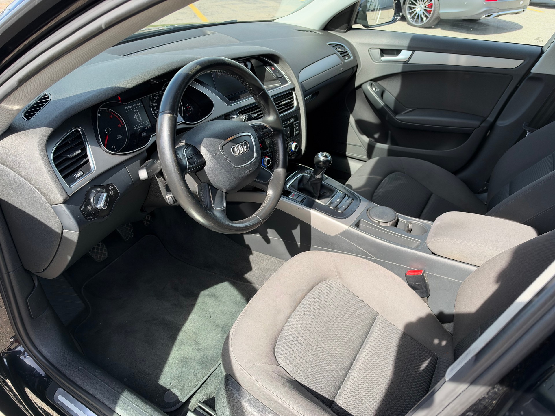 AUDI A4 Avant 2.0 TDI-image-10