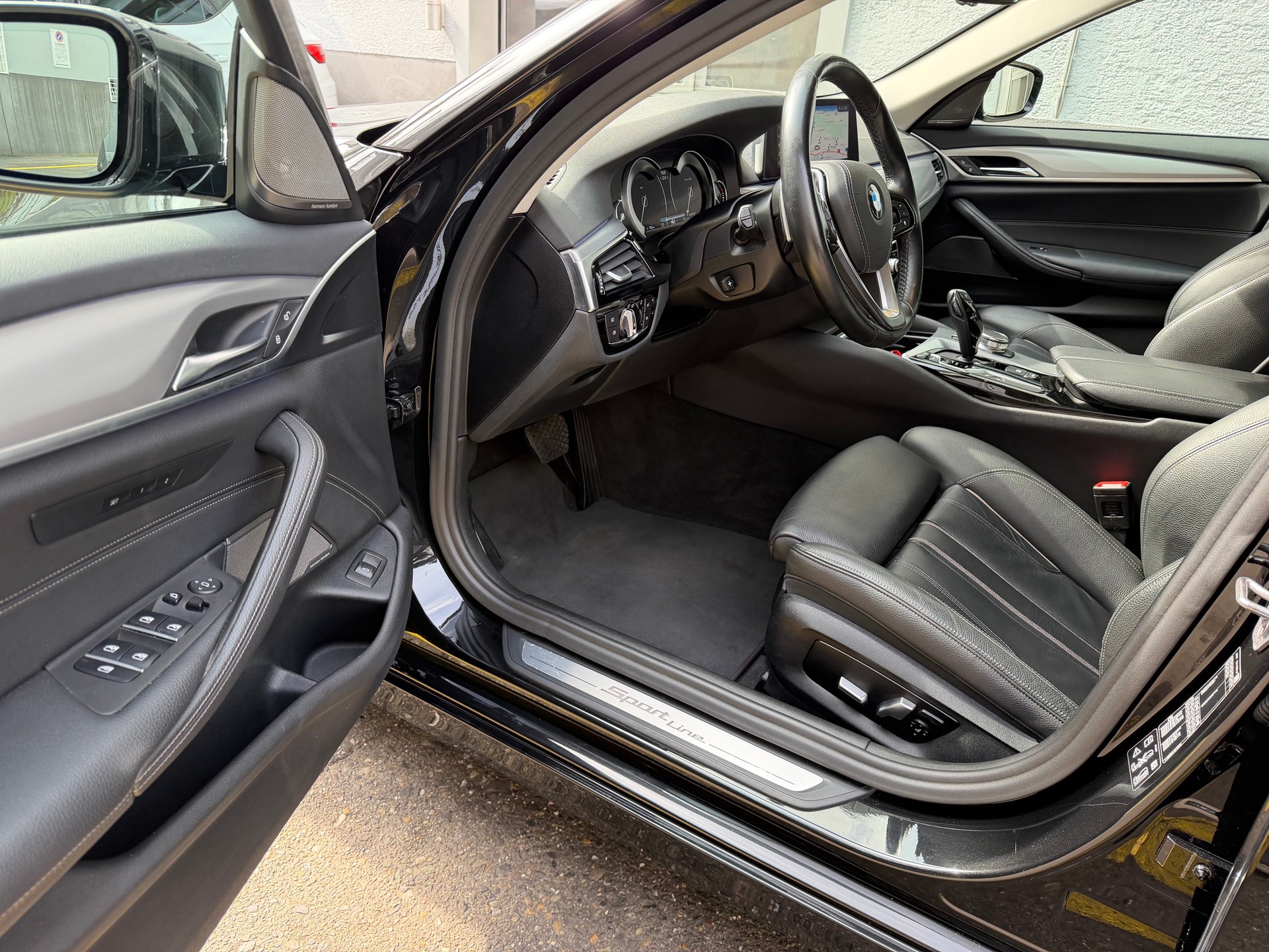BMW 520d xDrive Touring Sport Line Steptronic-image-7