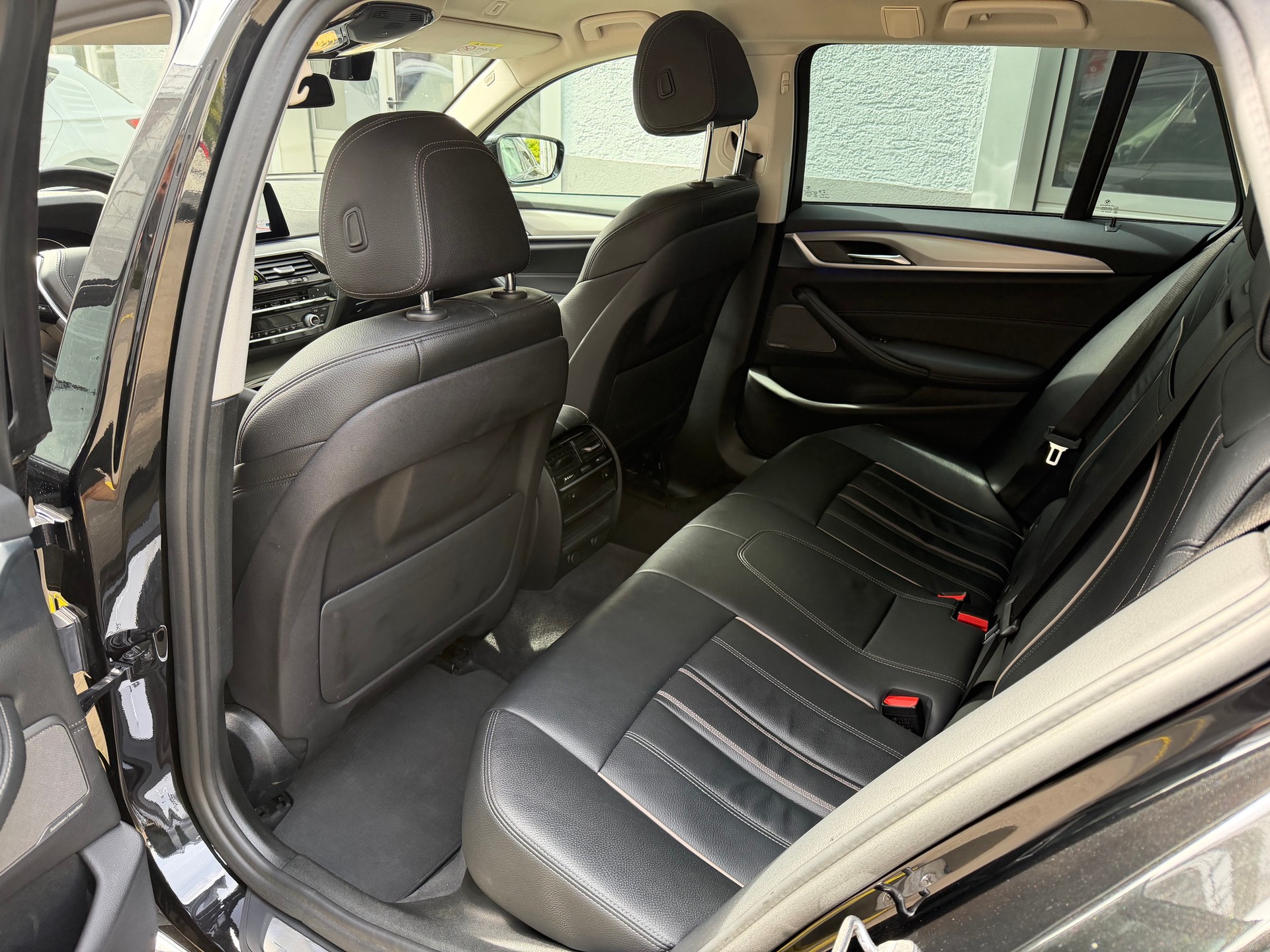 BMW 520d xDrive Touring Sport Line Steptronic-image-8