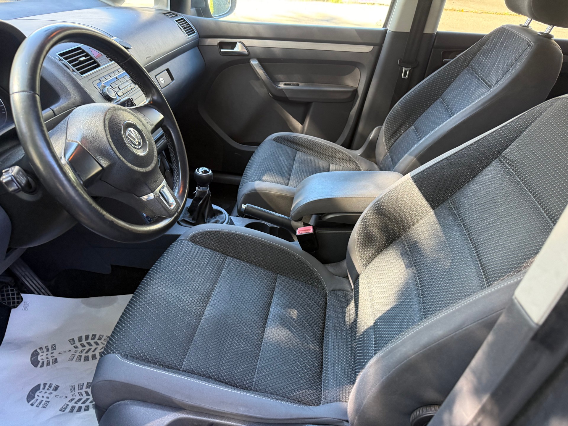 VW Touran 2.0 TDI Highline-image-5