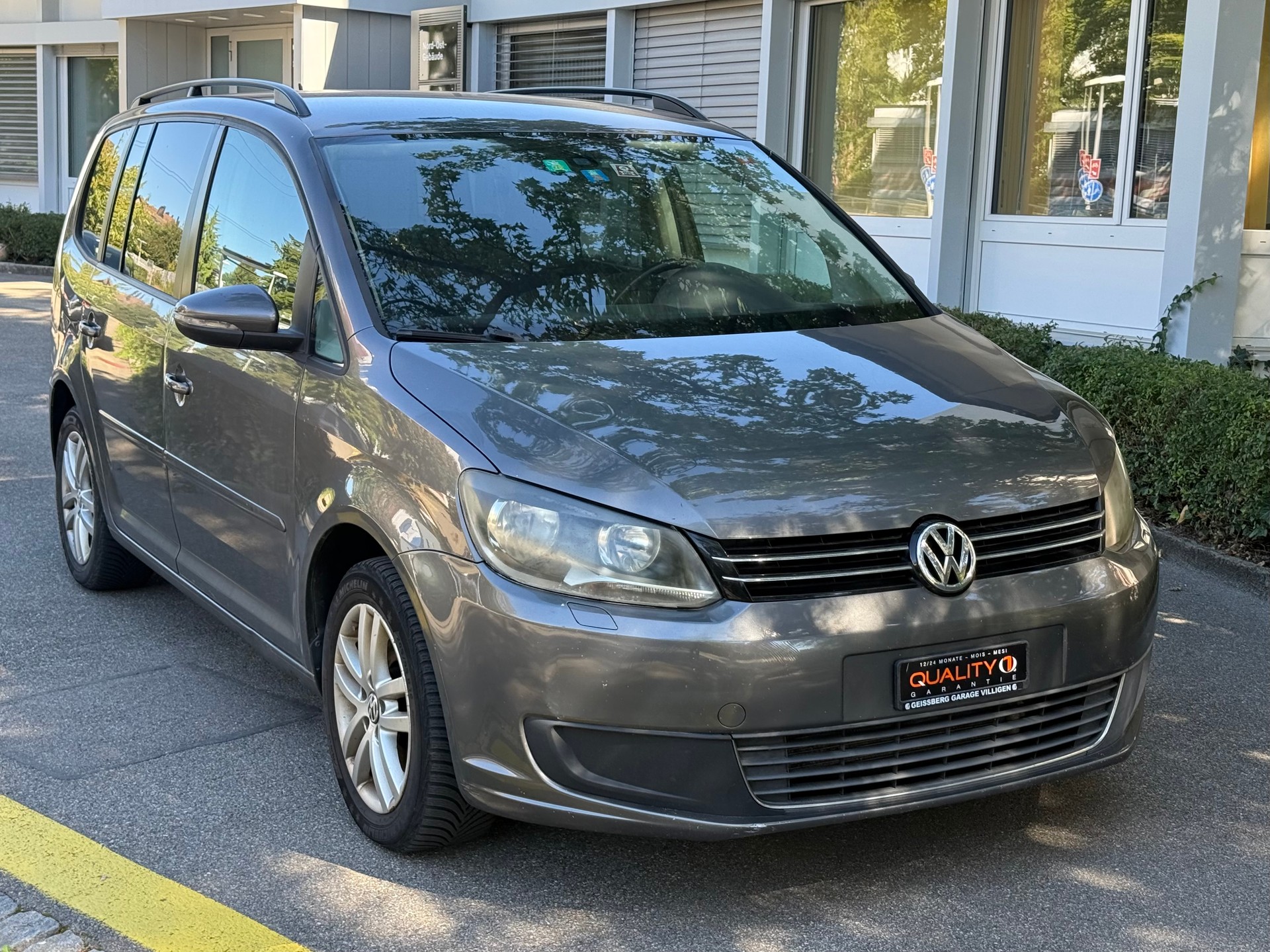 VW Touran 2.0 TDI Highline-image-1