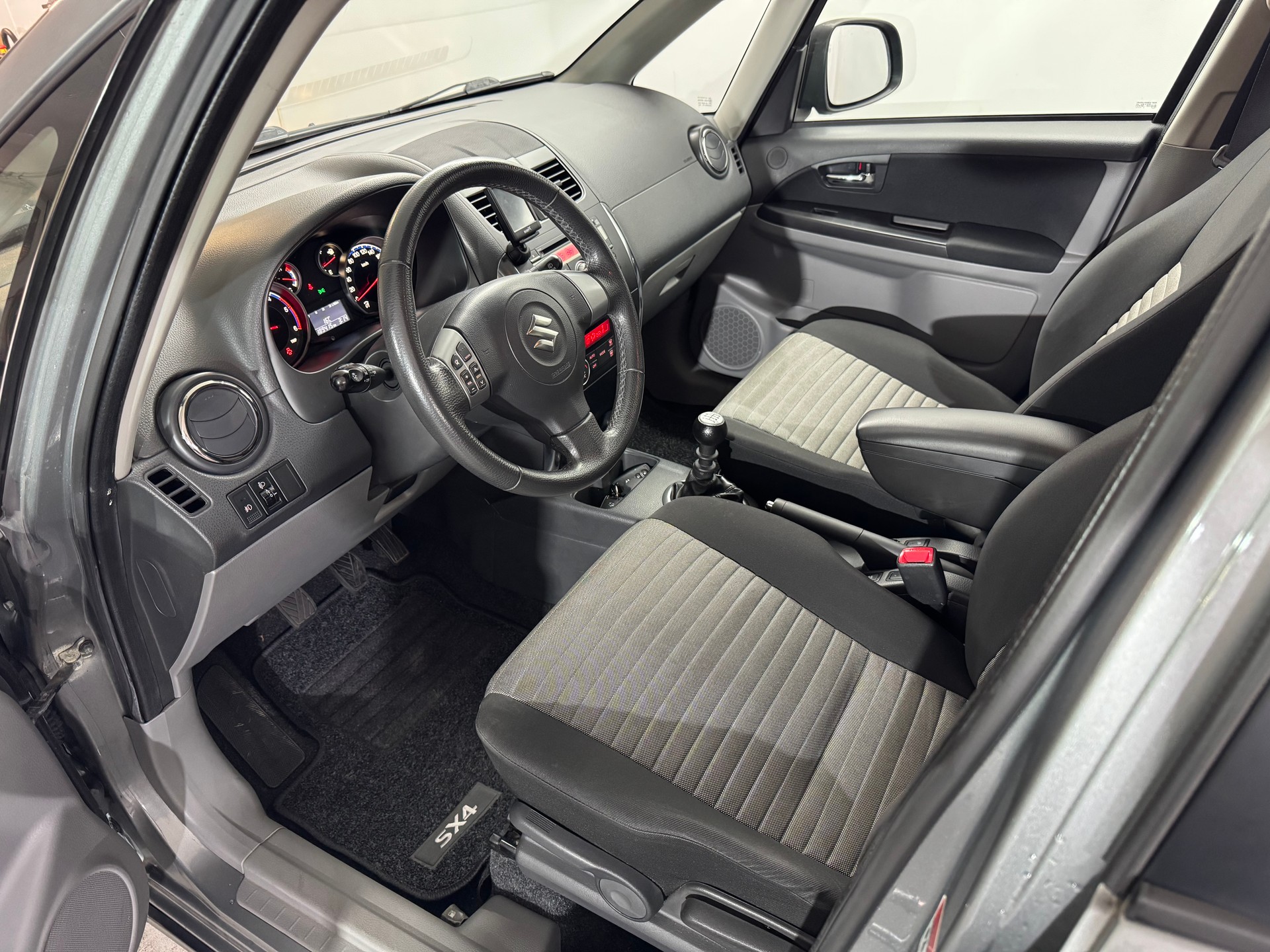 SUZUKI SX4 2.0 TD GL Top 4WD-image-6