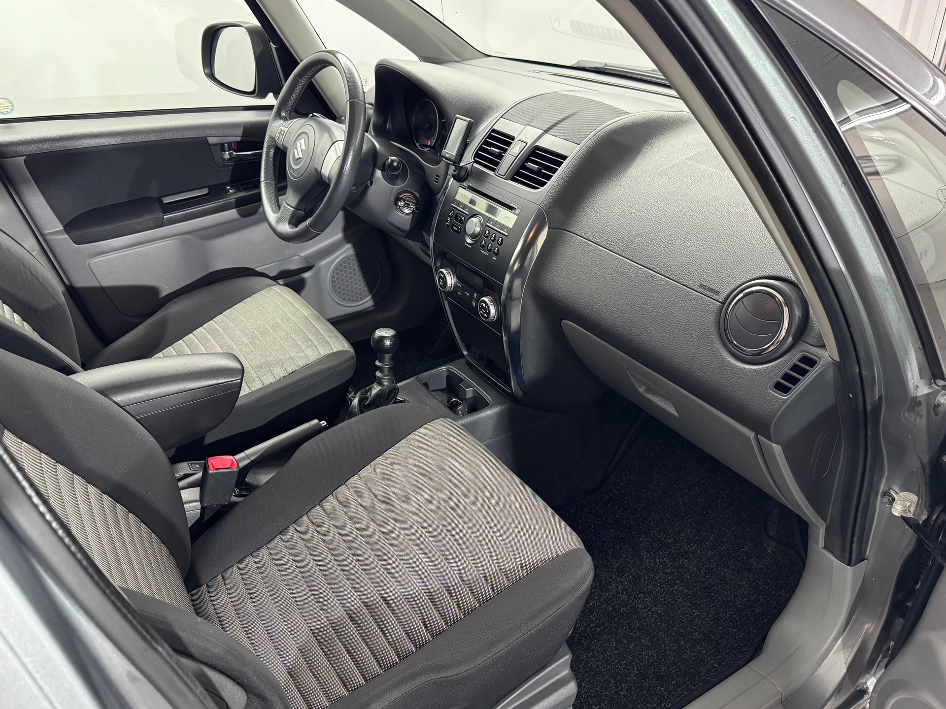 SUZUKI SX4 2.0 TD GL Top 4WD-image-8