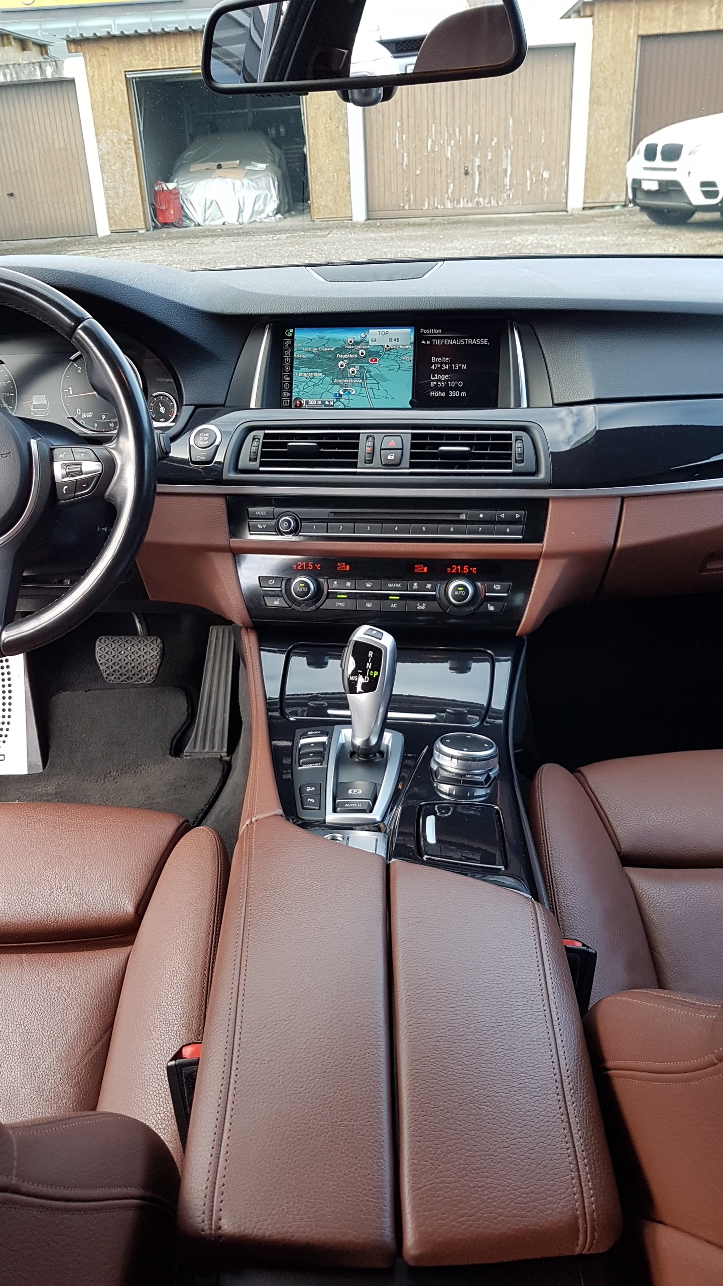 BMW 520d Touring xDrive Luxury Line Steptronic-image-10