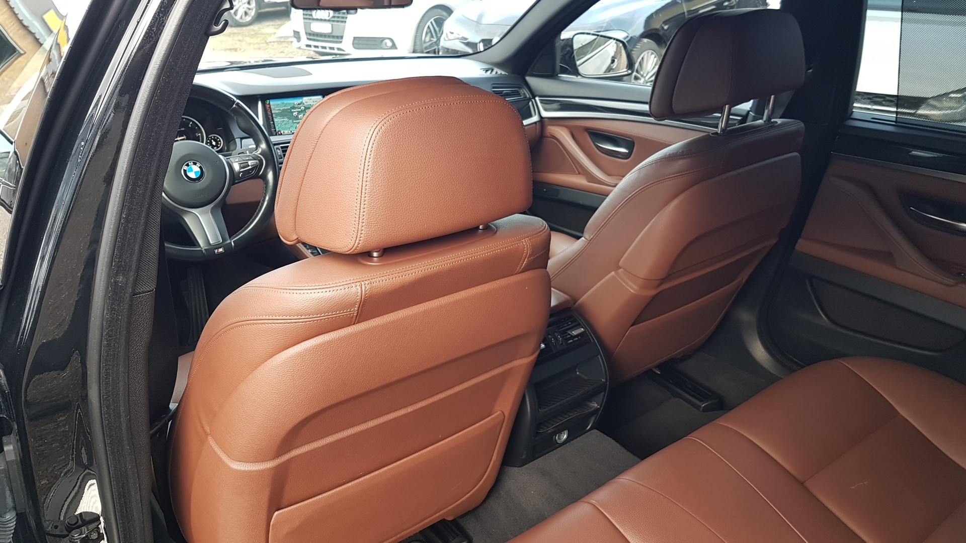 BMW 520d Touring xDrive Luxury Line Steptronic-image-8