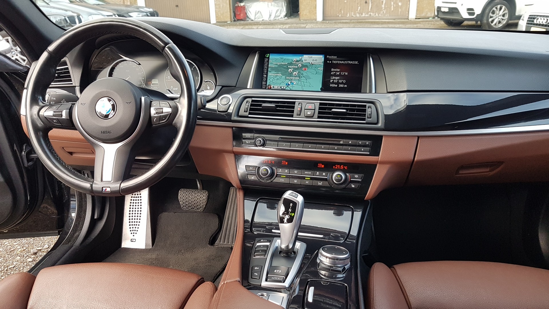 BMW 520d Touring xDrive Luxury Line Steptronic-image-12