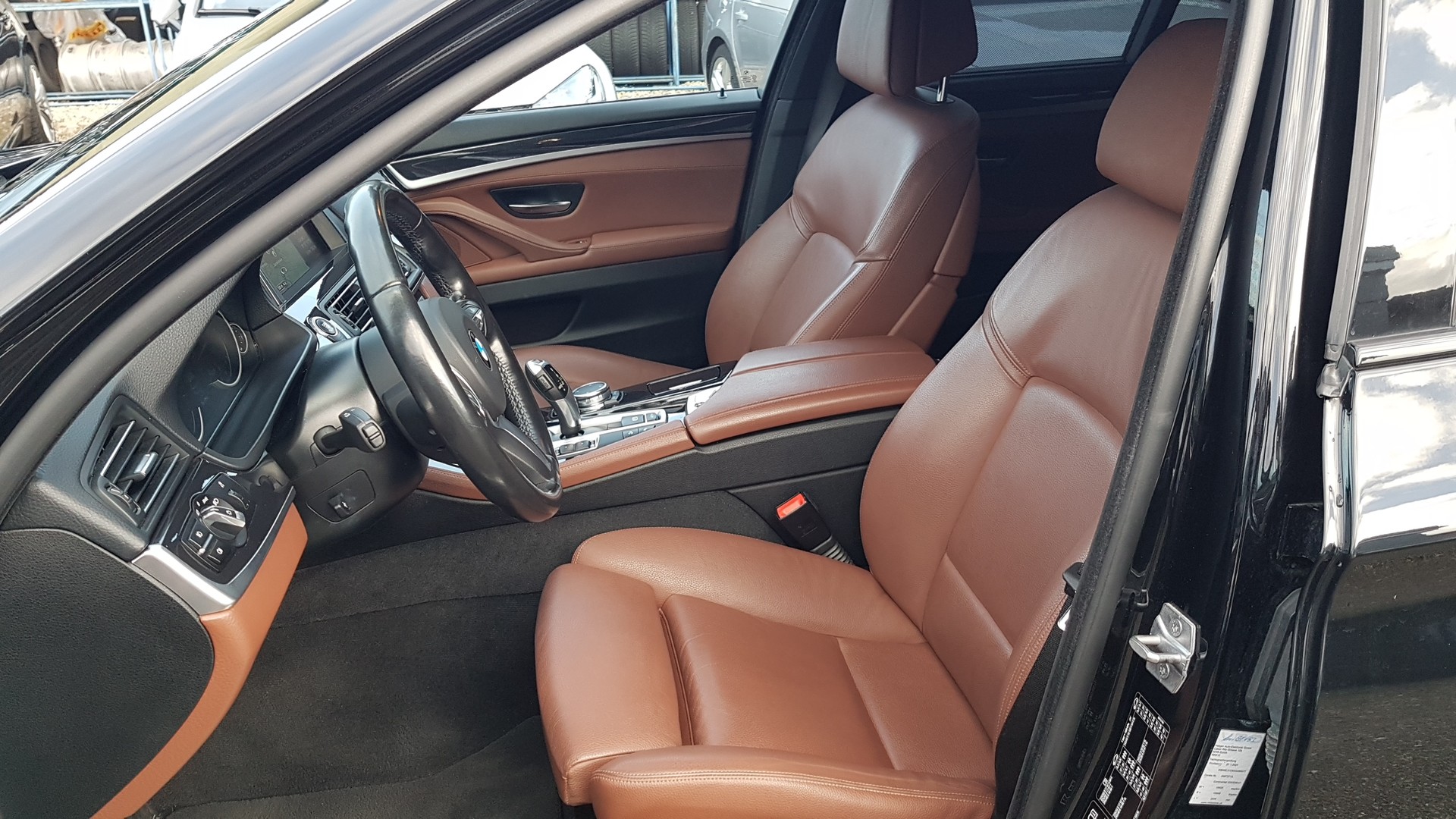 BMW 520d Touring xDrive Luxury Line Steptronic-image-1