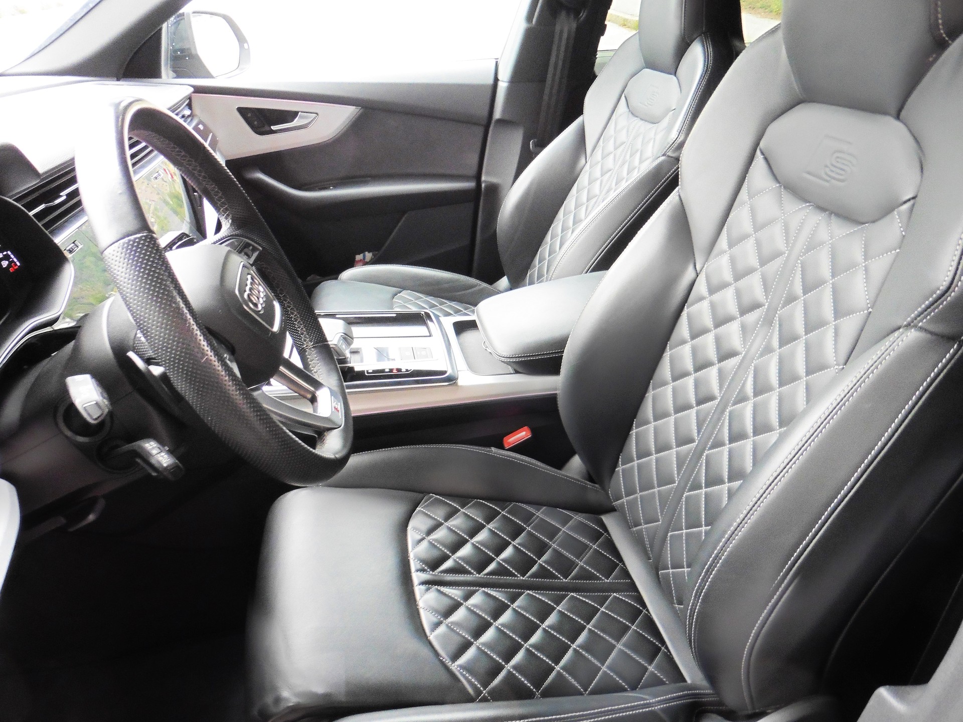 AUDI Q8 55 TFSI e quattro PHEV tiptronic-image-23